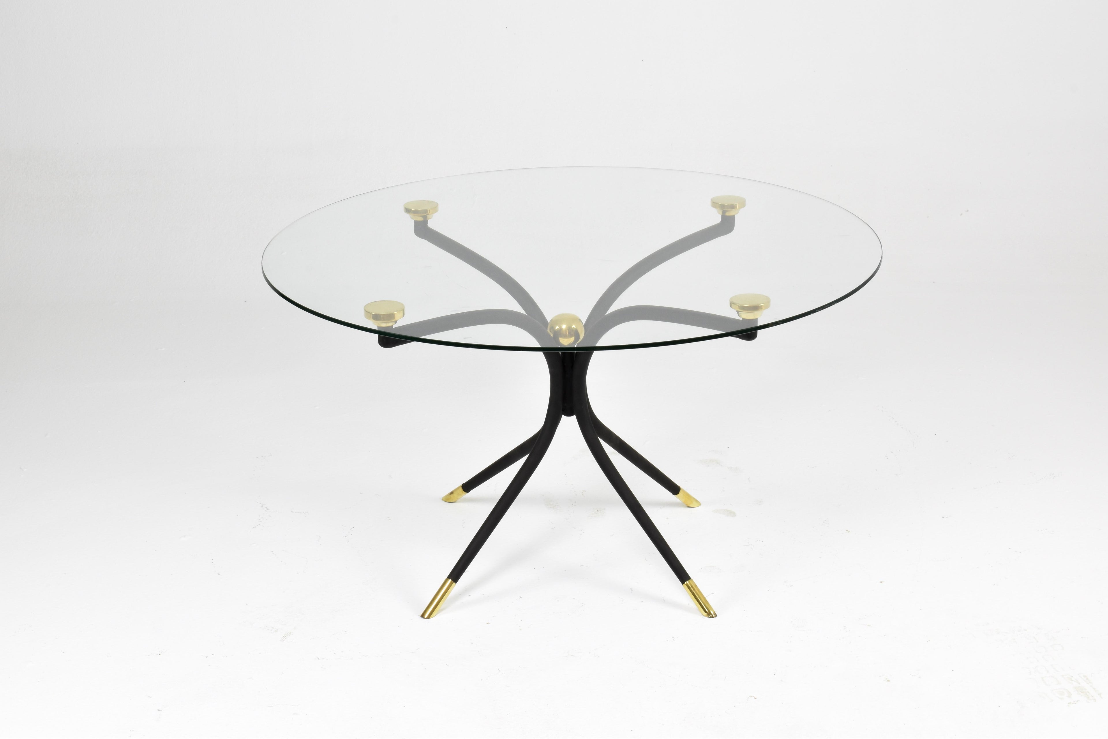 https://a.1stdibscdn.com/arte-handcrafted-sculptural-iron-and-brass-table-with-round-glass-top-for-sale-picture-2/f_26823/f_455888021750778849382/DSC_0005_master.jpg