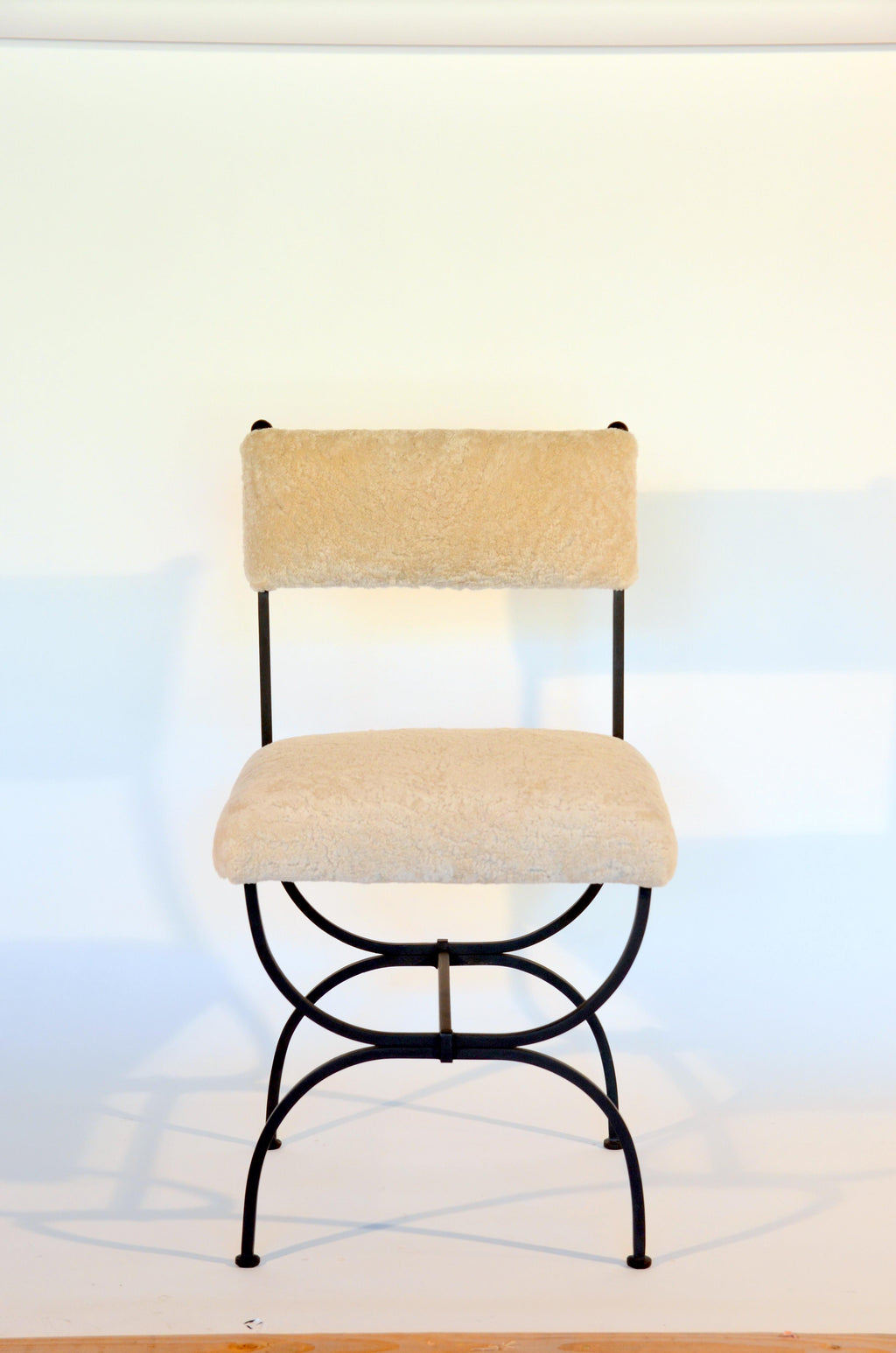 https://a.1stdibscdn.com/pair-of-chic-arcade-wrought-iron-and-shearling-chairs-by-design-freres-for-sale-picture-3/f_8184/f_222186221611307553083/DSC_0006_master.JPG