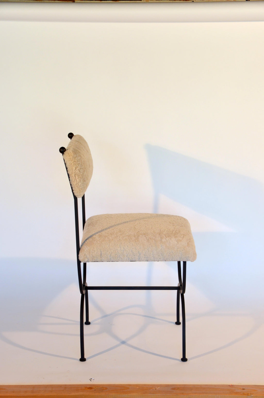 https://a.1stdibscdn.com/pair-of-chic-arcade-wrought-iron-and-shearling-chairs-by-design-freres-for-sale-picture-5/f_8184/f_222186221611307553994/DSC_0008_master.JPG