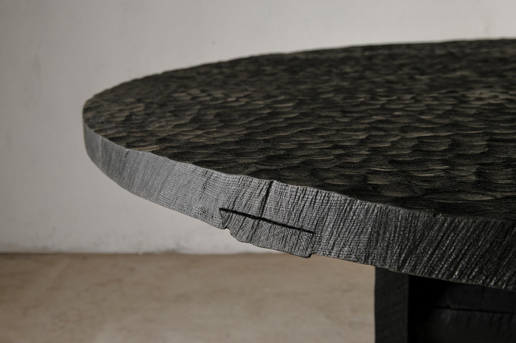 https://a.1stdibscdn.com/contemporary-carved-round-table-in-solid-oakwood-black-custom-size-m-for-sale-picture-10/f_31233/f_301956621661854373066/DSC_0009_master.jpg