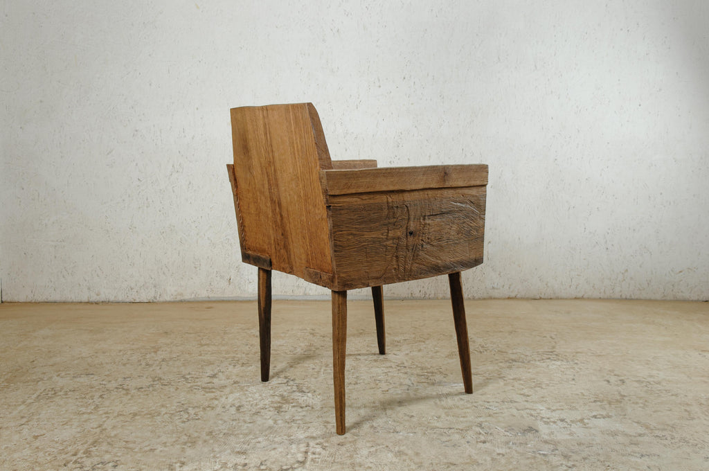 https://a.1stdibscdn.com/sculpted-armchair-in-solid-oak-wood-4-legs-for-sale-picture-9/f_31233/f_274412821645195586566/DSC_0009_master.jpg