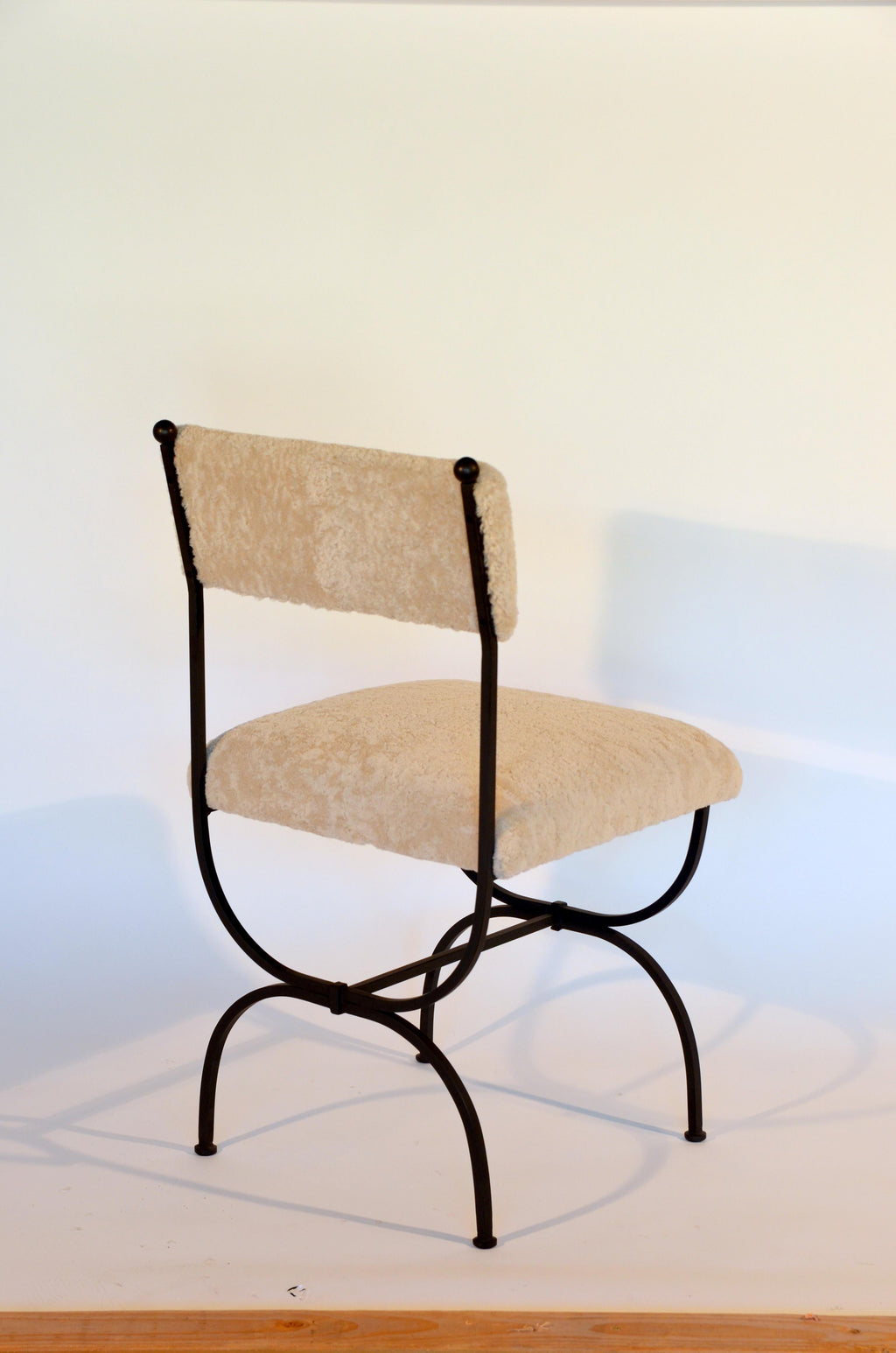 https://a.1stdibscdn.com/pair-of-chic-arcade-wrought-iron-and-shearling-chairs-by-design-freres-for-sale-picture-6/f_8184/f_222186221611307554426/DSC_0009_master.JPG