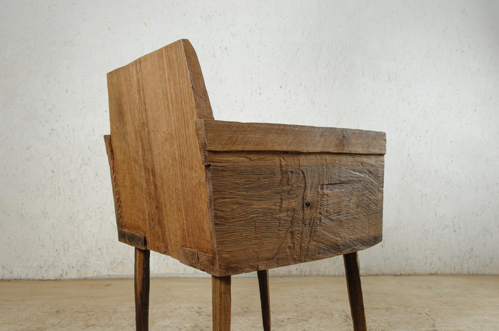 https://a.1stdibscdn.com/sculpted-armchair-in-solid-oak-wood-4-legs-for-sale-picture-10/f_31233/f_274412821645195586482/DSC_0010_master.jpg