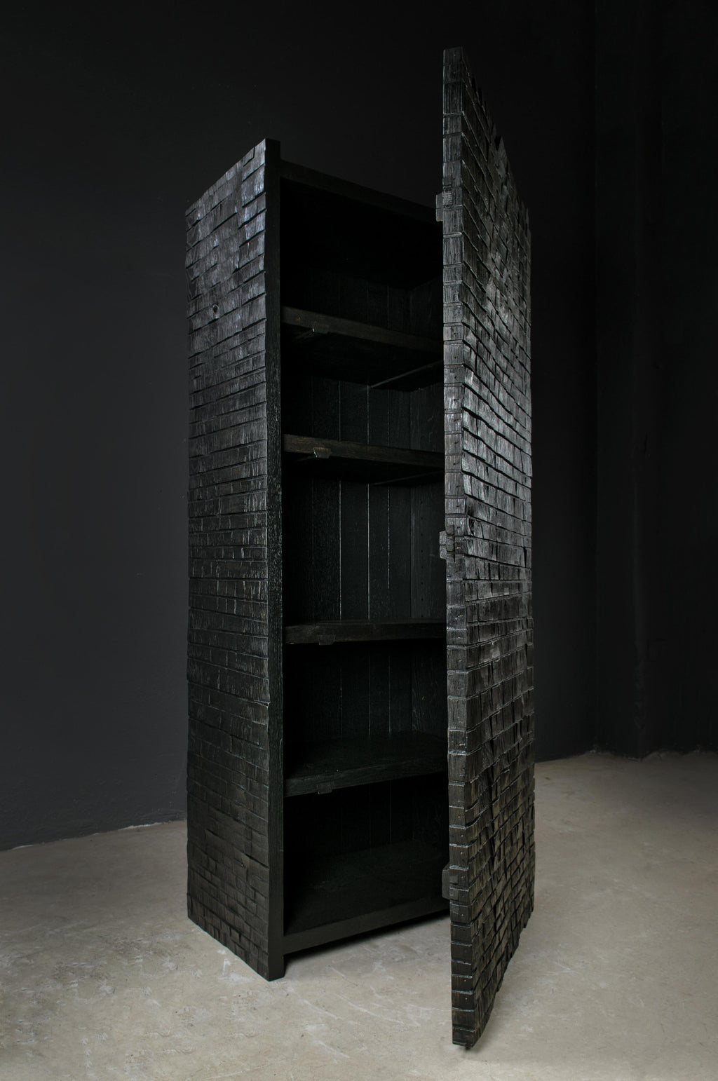 https://a.1stdibscdn.com/contemporary-brutalist-cabinet-in-solid-oak-brown-for-sale-picture-10/f_31233/f_292594321656063782843/DSC_0013_master.jpg