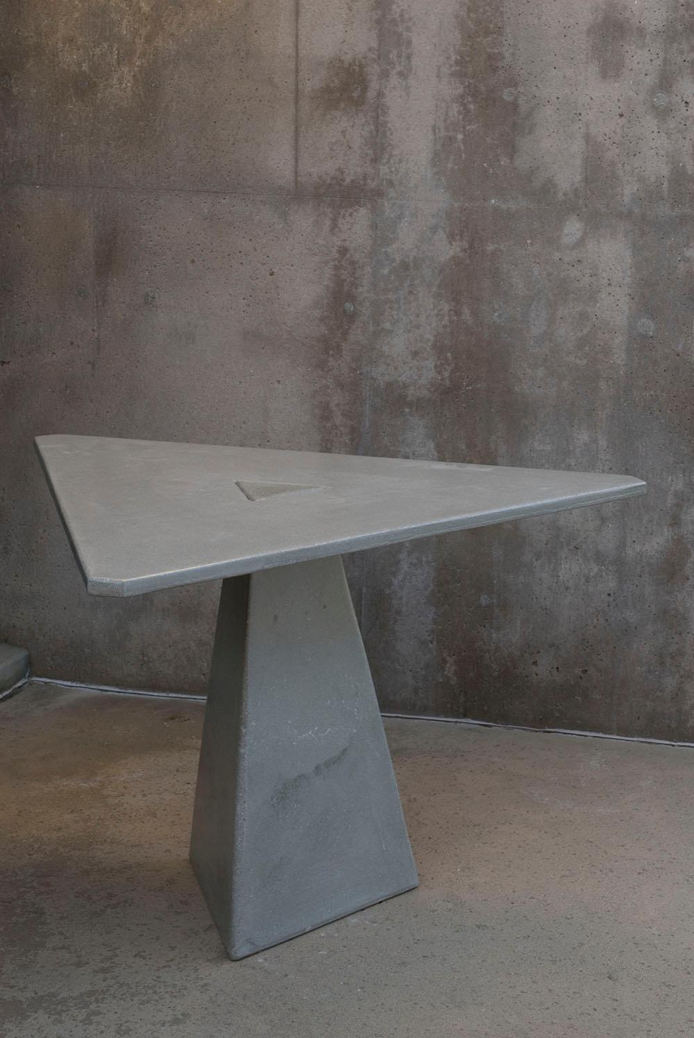 https://a.1stdibscdn.com/james-de-wulf-concrete-triangular-locking-dining-table-for-sale-picture-2/f_12242/f_209842621602626272958/DSC_0017_master.jpg