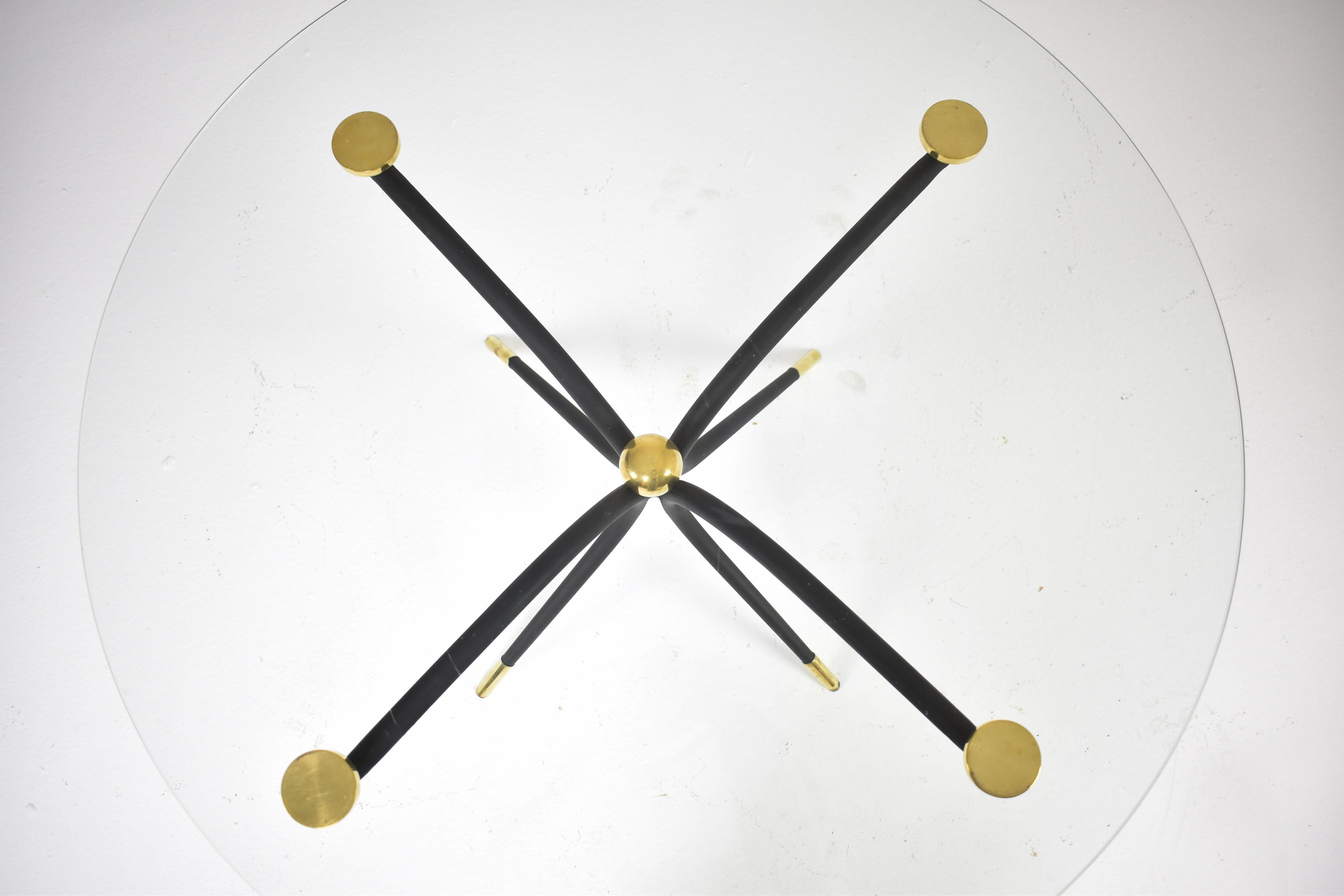 https://a.1stdibscdn.com/arte-handcrafted-sculptural-iron-and-brass-table-with-round-glass-top-for-sale-picture-3/f_26823/f_455888021750778849106/DSC_0018_master.jpg