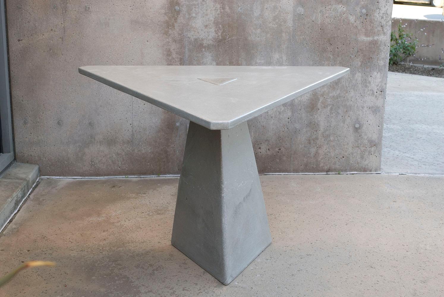 https://a.1stdibscdn.com/james-de-wulf-concrete-triangular-locking-dining-table-for-sale-picture-3/f_12242/f_209842621602626276881/DSC_0019_master.jpg