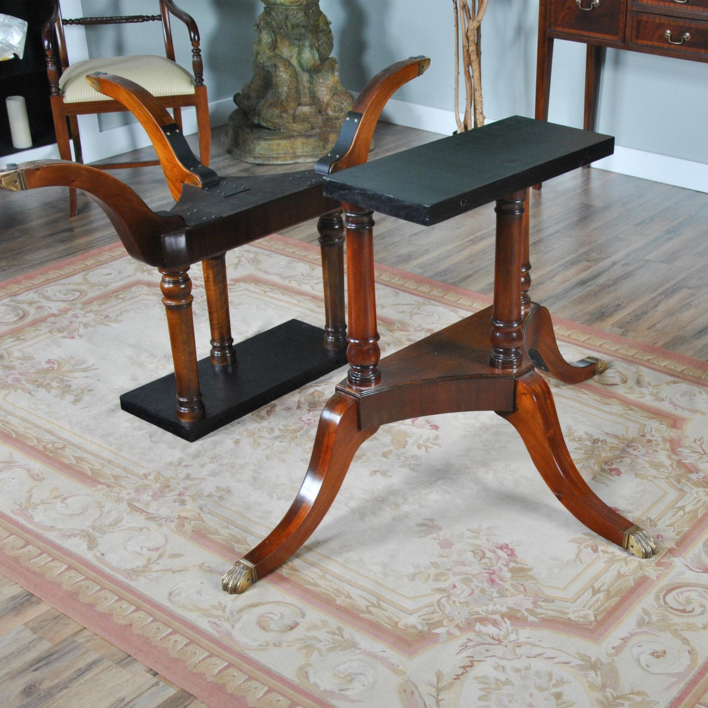 https://a.1stdibscdn.com/round-dining-table-60-115-inch-for-sale-picture-6/f_85472/f_350137521688049103326/DSC_0038_master.jpg