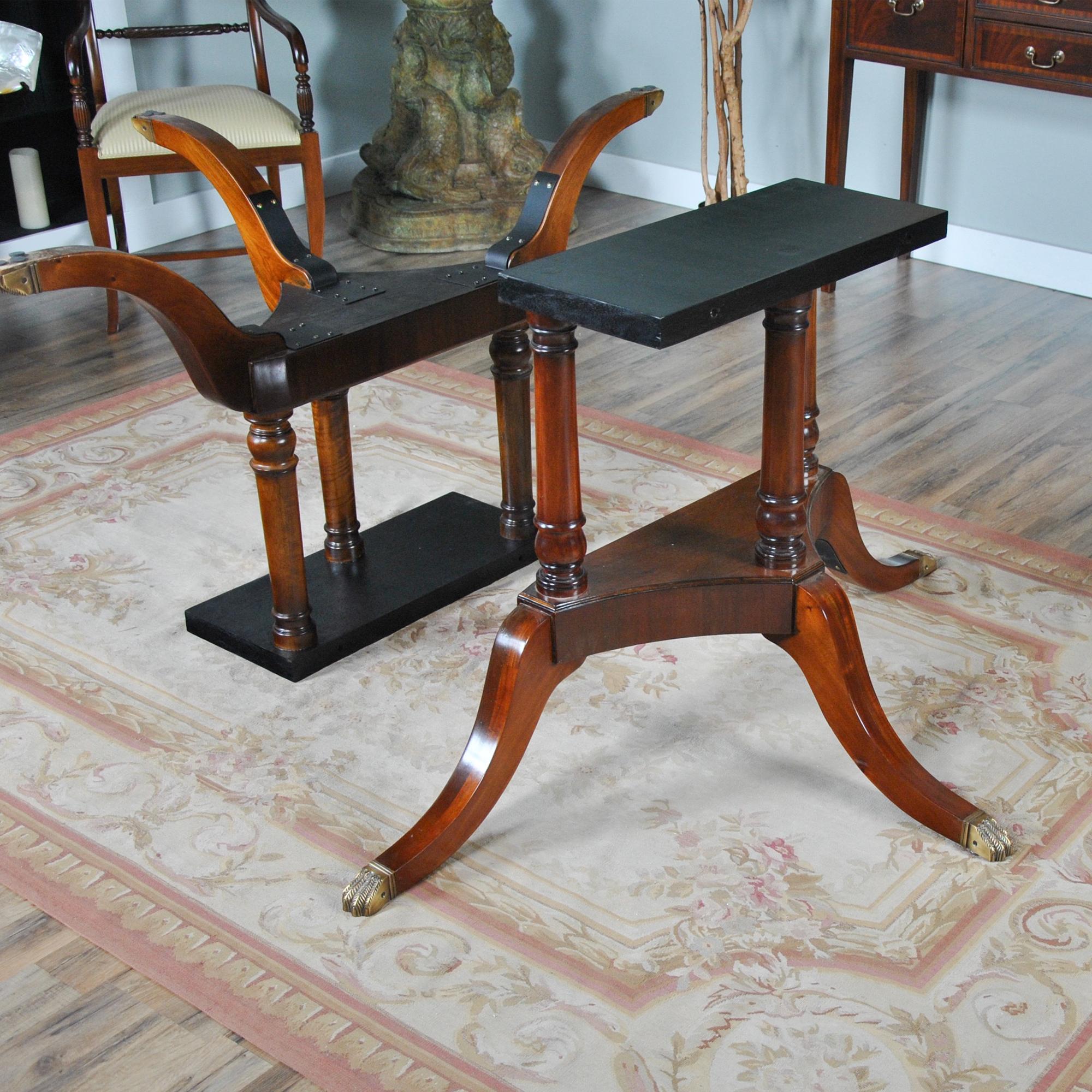 https://a.1stdibscdn.com/round-dining-table-60-115-inch-for-sale-picture-6/f_85472/f_350137521688049103326/DSC_0038_master.jpg