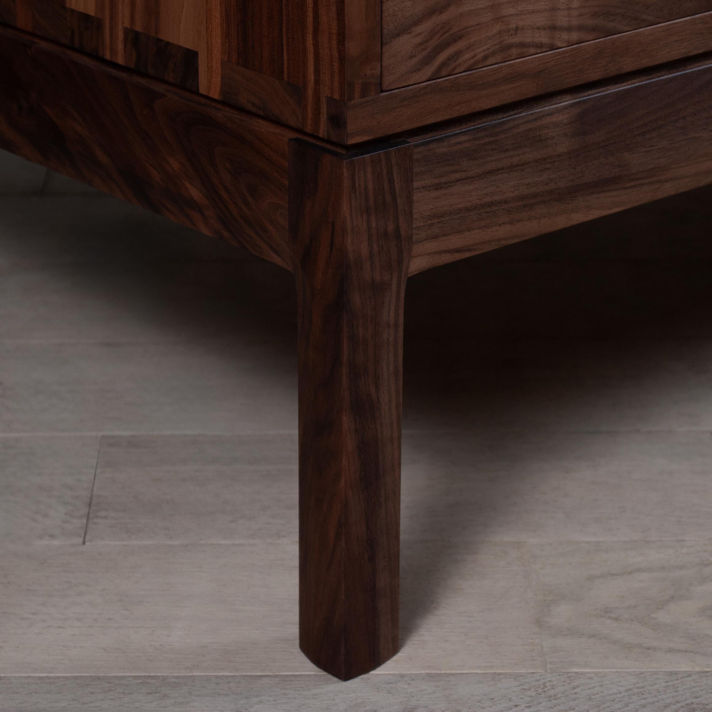 https://a.1stdibscdn.com/handcrafted-4-drawer-coffee-table-by-sum-furniture-for-sale-picture-9/f_12322/f_486092621769955880854/DSC_0039_master.jpg