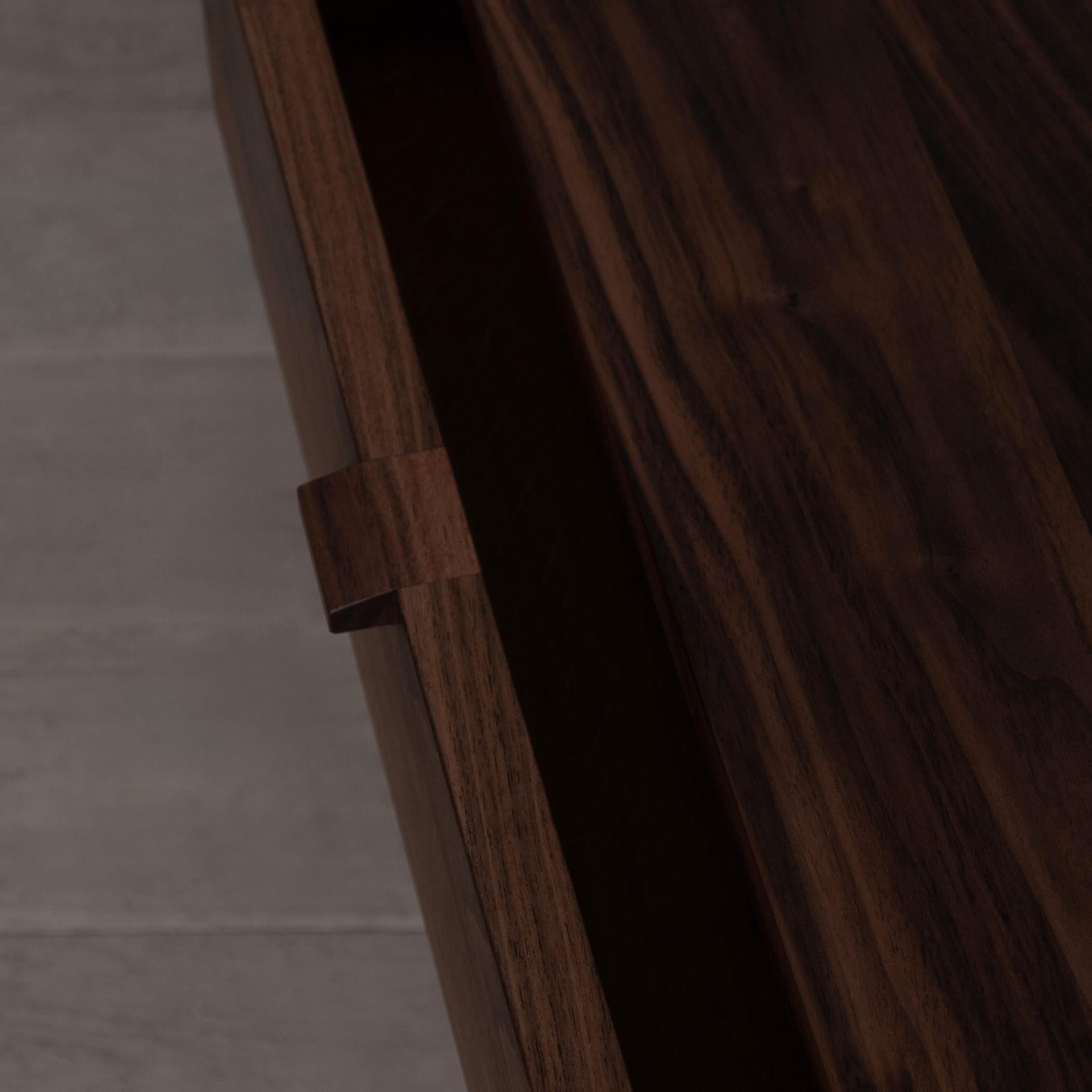 https://a.1stdibscdn.com/large-handcrafted-4-drawer-coffee-table-by-sum-furniture-solid-walnut-oak-for-sale-picture-20/f_12322/f_486092621777888176864/DSC_0048_A_master.jpg