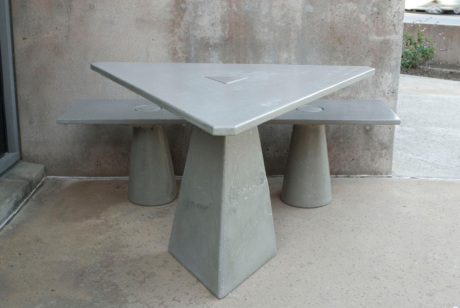 https://a.1stdibscdn.com/james-de-wulf-concrete-triangular-locking-dining-table-for-sale-picture-6/f_12242/f_209842621602626289052/DSC_0079_master.jpg