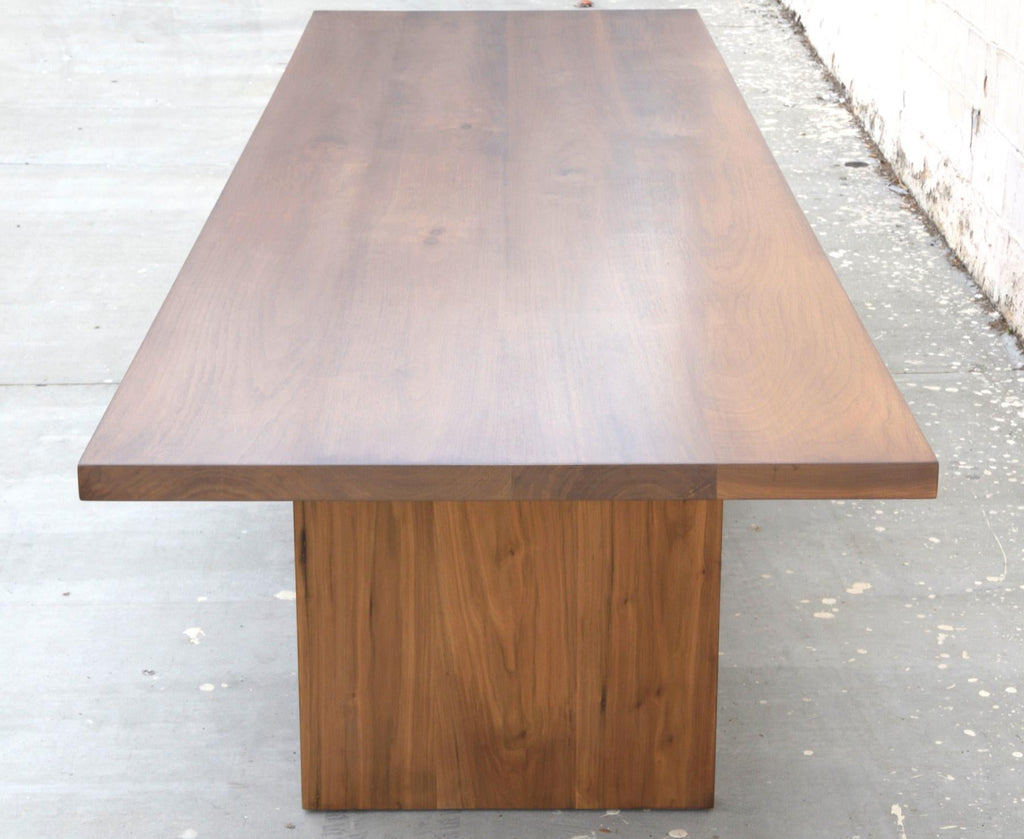 https://a.1stdibscdn.com/custom-walnut-dining-table-for-sale-picture-2/f_8065/1551369339035/DSC_0087_BBM2_2_master.jpg