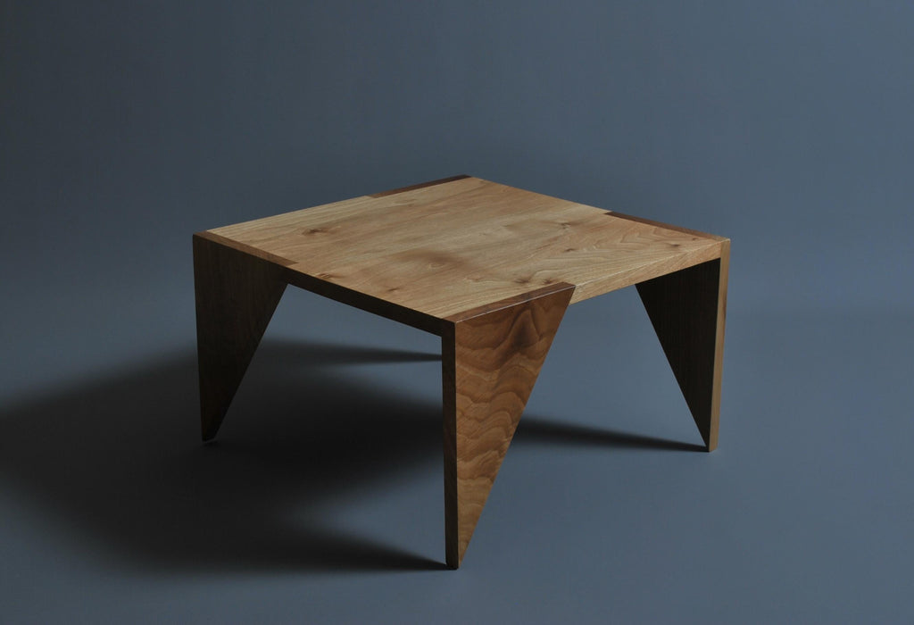 https://a.1stdibscdn.com/handcrafted-english-walnut-modernist-end-table-for-sale-picture-3/f_12322/f_232449221617630188349/DSC_0108_1__master.jpg