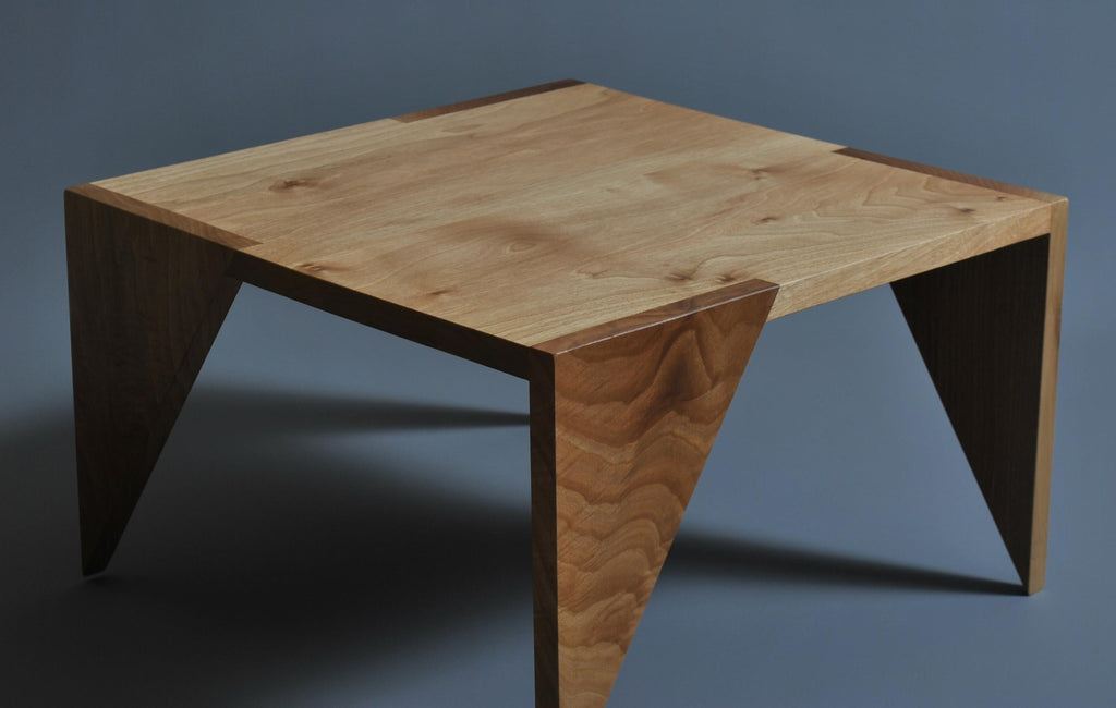 https://a.1stdibscdn.com/handcrafted-english-walnut-modernist-end-table-for-sale-picture-4/f_12322/f_232449221617630196338/DSC_0109_1__master.jpg