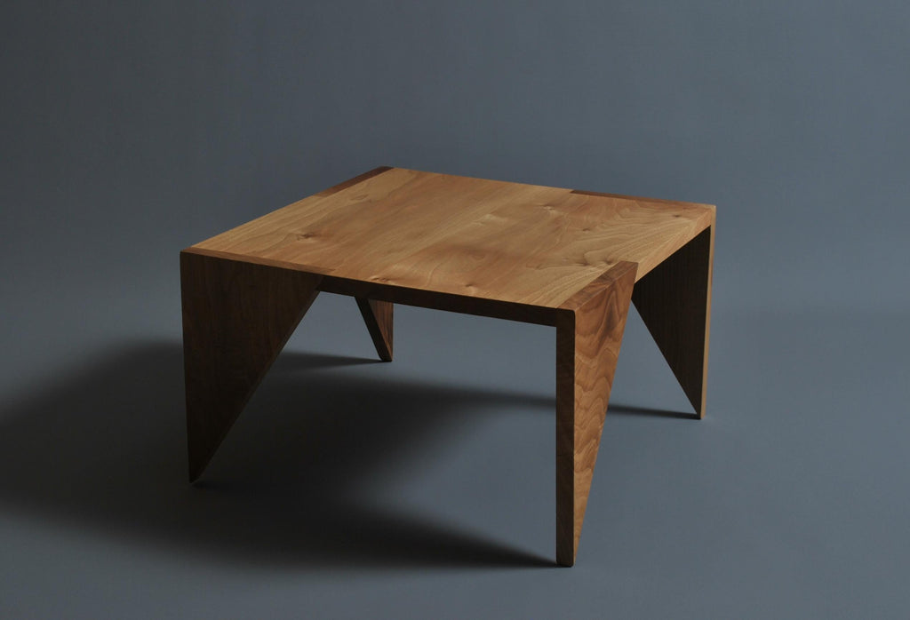 https://a.1stdibscdn.com/handcrafted-english-walnut-modernist-end-table-for-sale-picture-5/f_12322/f_232449221617630204661/DSC_0110_master.jpg