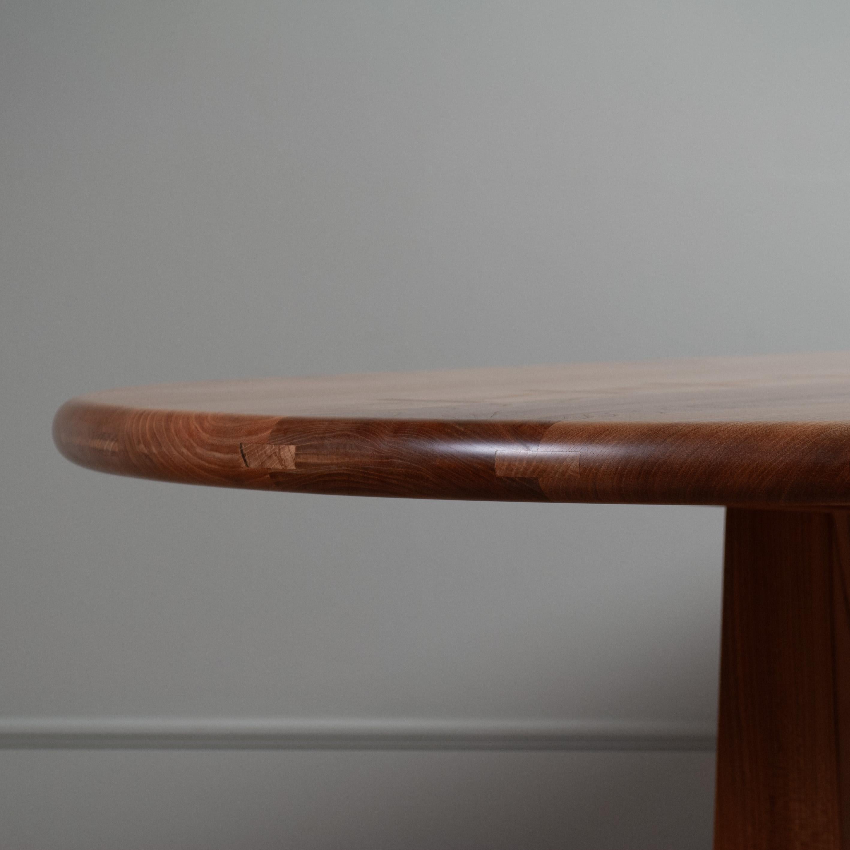 https://a.1stdibscdn.com/large-elm-dining-table-for-sale-picture-9/f_12322/f_421505721730646284077/DSC_0121_master.jpg