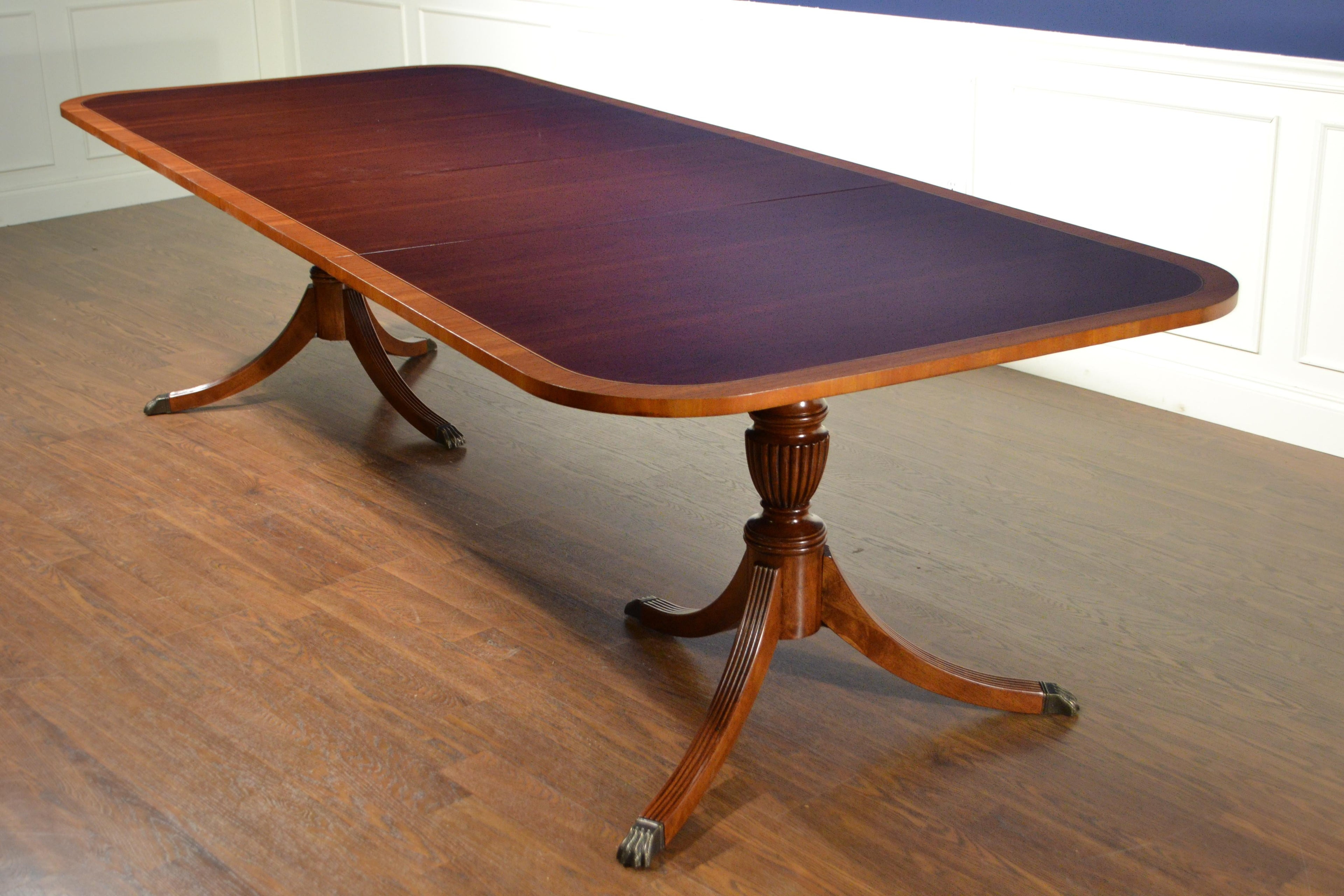 https://a.1stdibscdn.com/banded-cathedral-mahogany-georgian-style-pedestal-dining-table-by-leighton-hall-for-sale-picture-3/f_44162/f_135458721549147596739/DSC_0155_master.jpg
