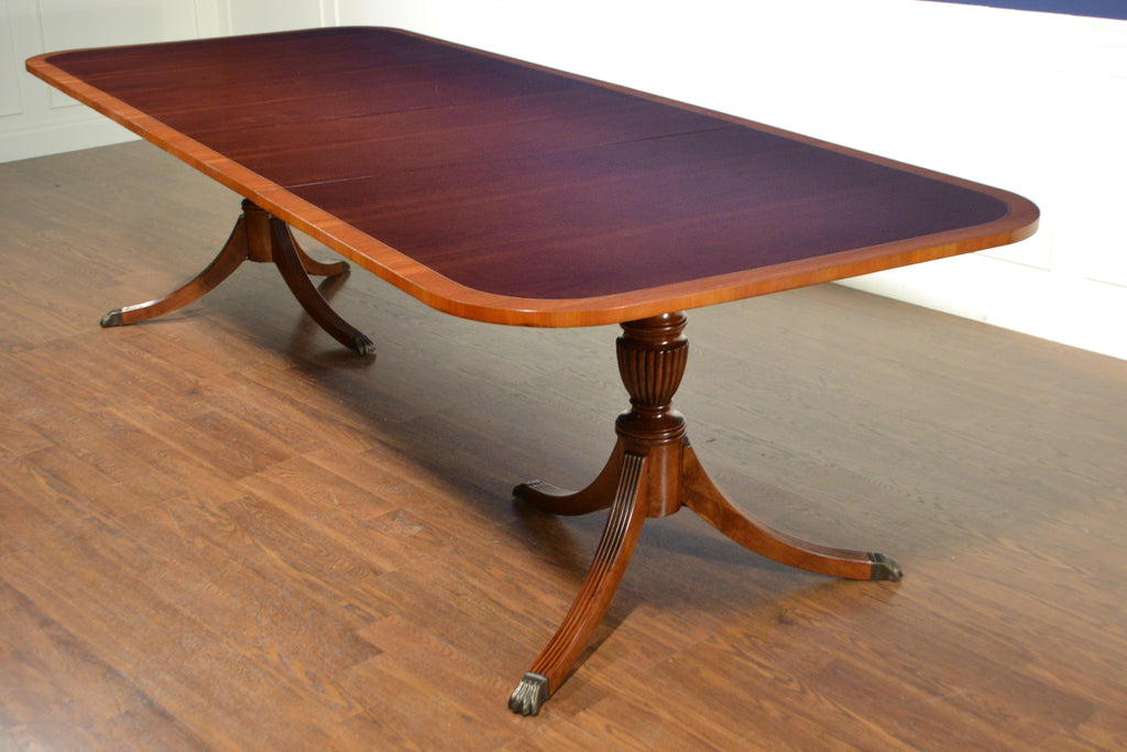 https://a.1stdibscdn.com/banded-cathedral-mahogany-georgian-style-pedestal-dining-table-by-leighton-hall-for-sale-picture-7/f_44162/f_135458721549147716600/DSC_0156_master.jpg