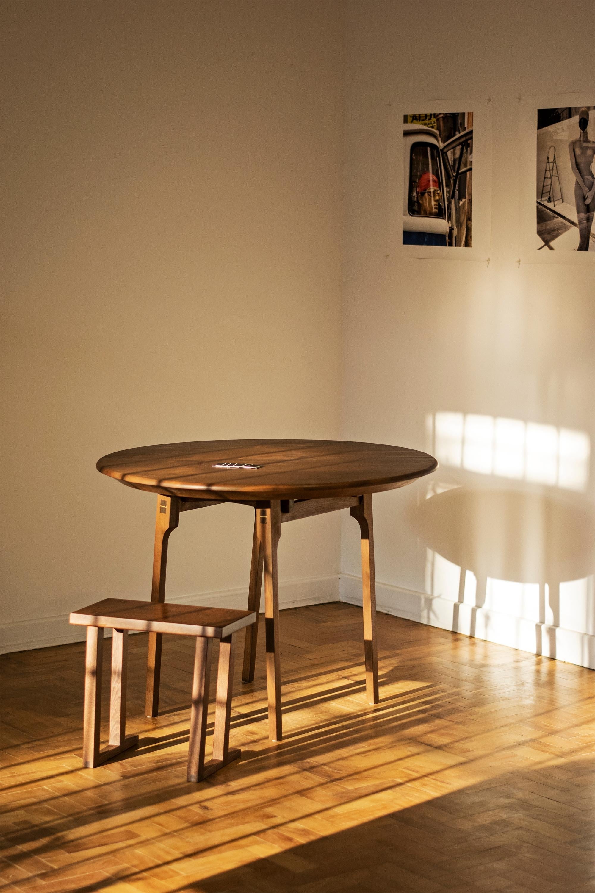https://a.1stdibscdn.com/iba-round-table-for-sale-picture-2/f_106792/f_478047521764685896164/DSC_0208_master.jpg