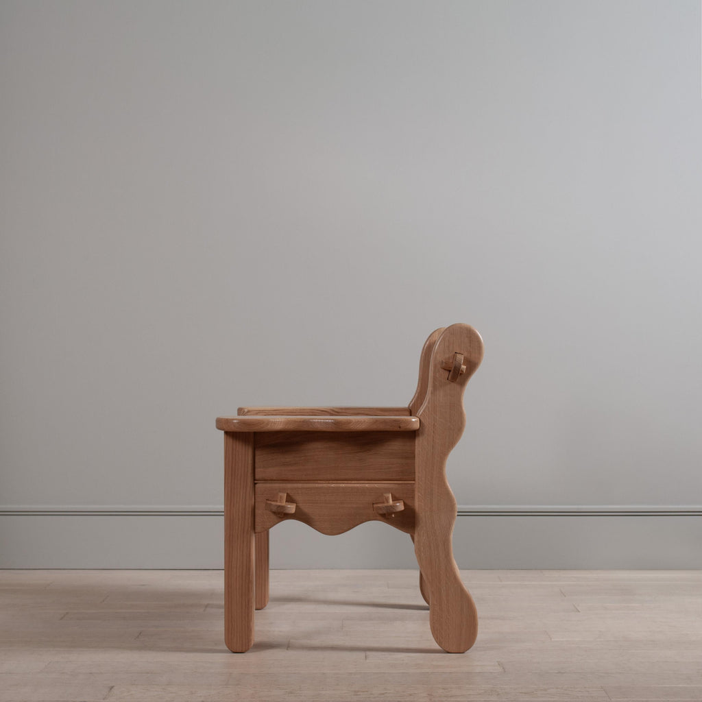 https://a.1stdibscdn.com/handcrafted-oak-lounge-chair-for-sale-picture-6/f_12322/f_435728721739208935778/DSC_0243_master.jpg