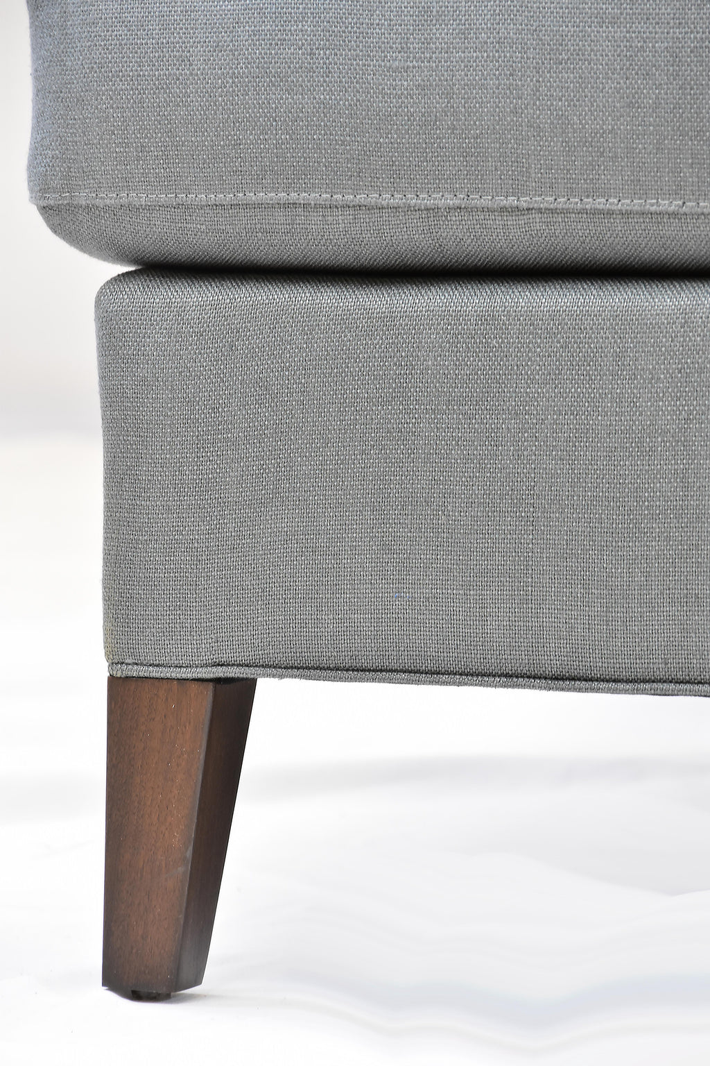 https://a.1stdibscdn.com/le-jeune-upholstery-hollywood-sofa-showroom-model-for-sale-picture-14/f_19743/f_383021221707325529412/DSC_0316_master.JPG