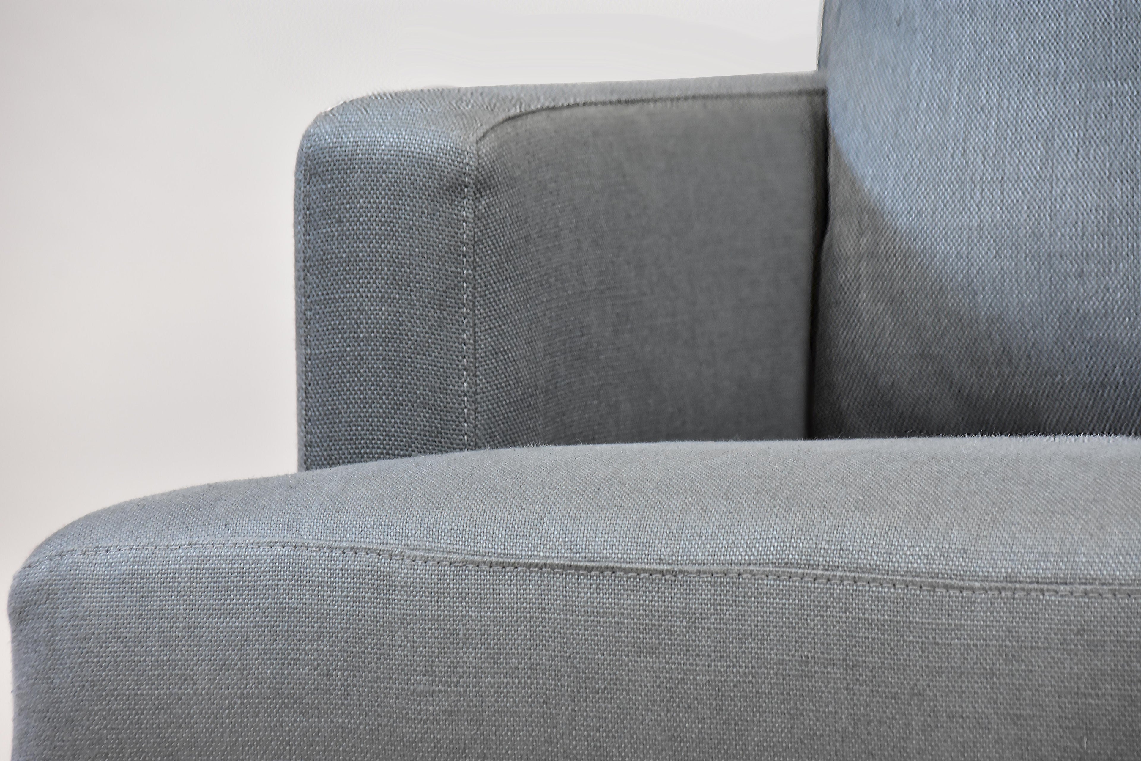https://a.1stdibscdn.com/le-jeune-upholstery-hollywood-sofa-showroom-model-for-sale-picture-12/f_19743/f_383021221707325528783/DSC_0317_master.JPG