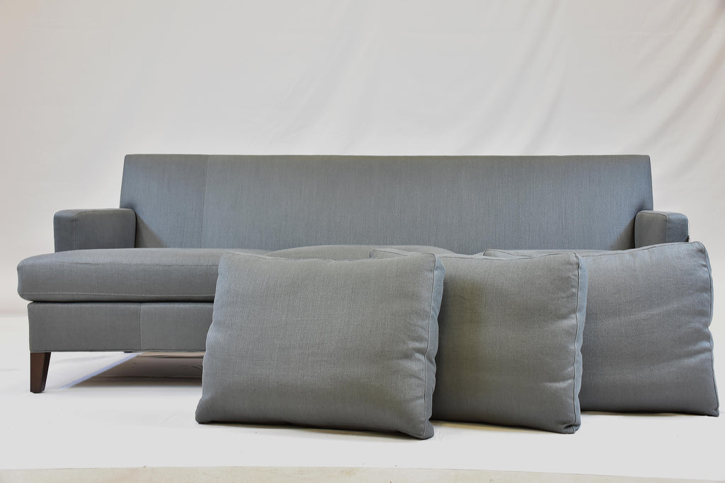 https://a.1stdibscdn.com/le-jeune-upholstery-hollywood-sofa-showroom-model-for-sale-picture-10/f_19743/f_383021221707325662686/DSC_0319_master.JPG