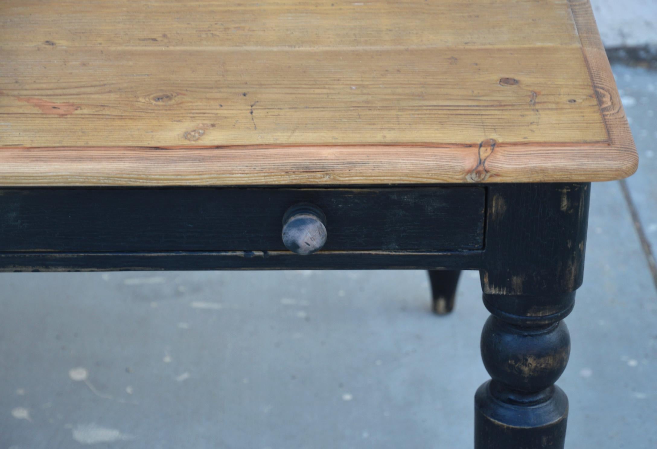 https://a.1stdibscdn.com/rustic-farmhouse-table-made-from-reclaimed-pine-for-sale-picture-6/f_8065/f_135994021549630799703/DSC_0329_T52_6_master.jpg