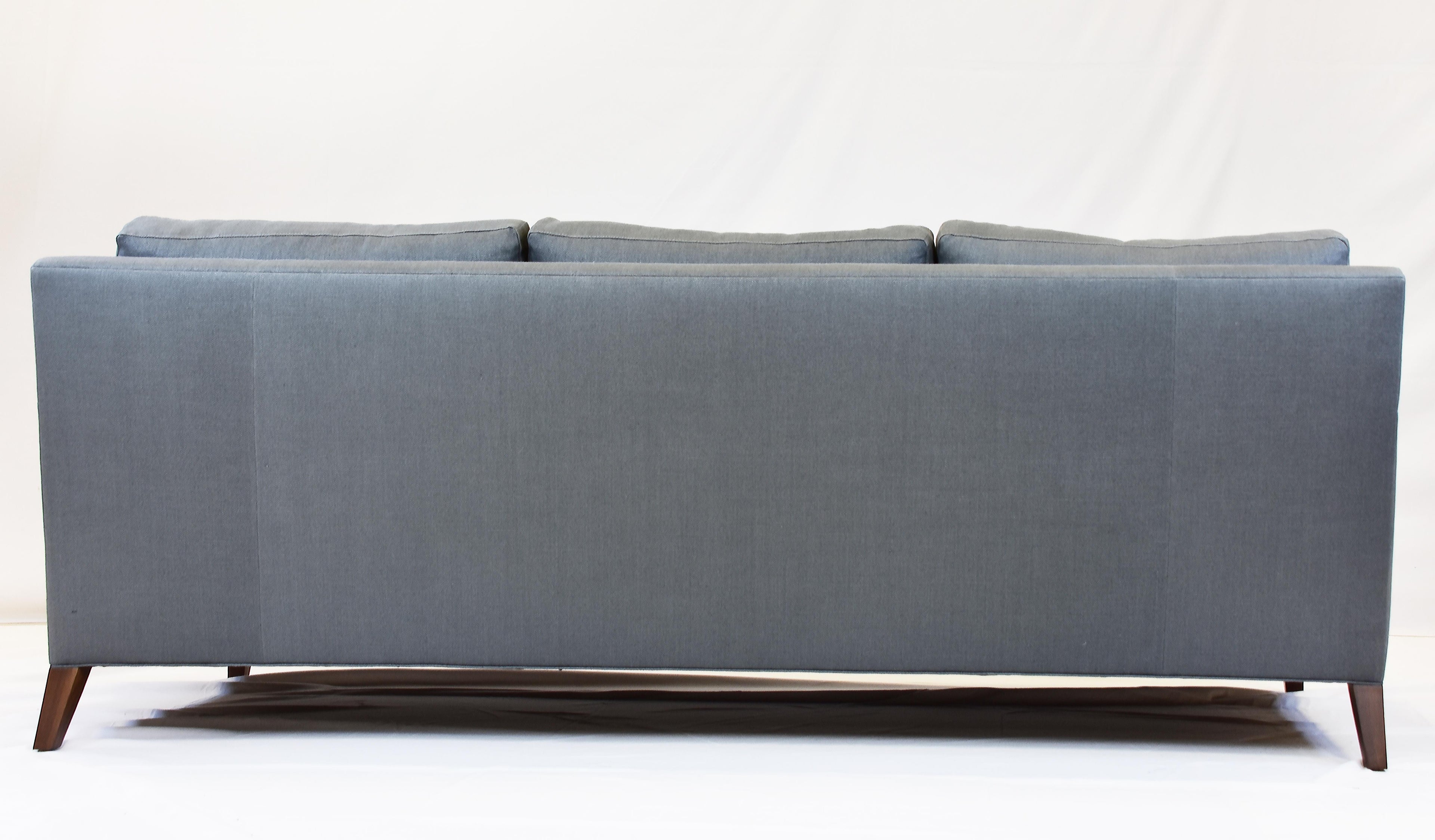 https://a.1stdibscdn.com/le-jeune-upholstery-hollywood-sofa-showroom-model-for-sale-picture-6/f_19743/f_383021221707325627427/DSC_0348_master.JPG
