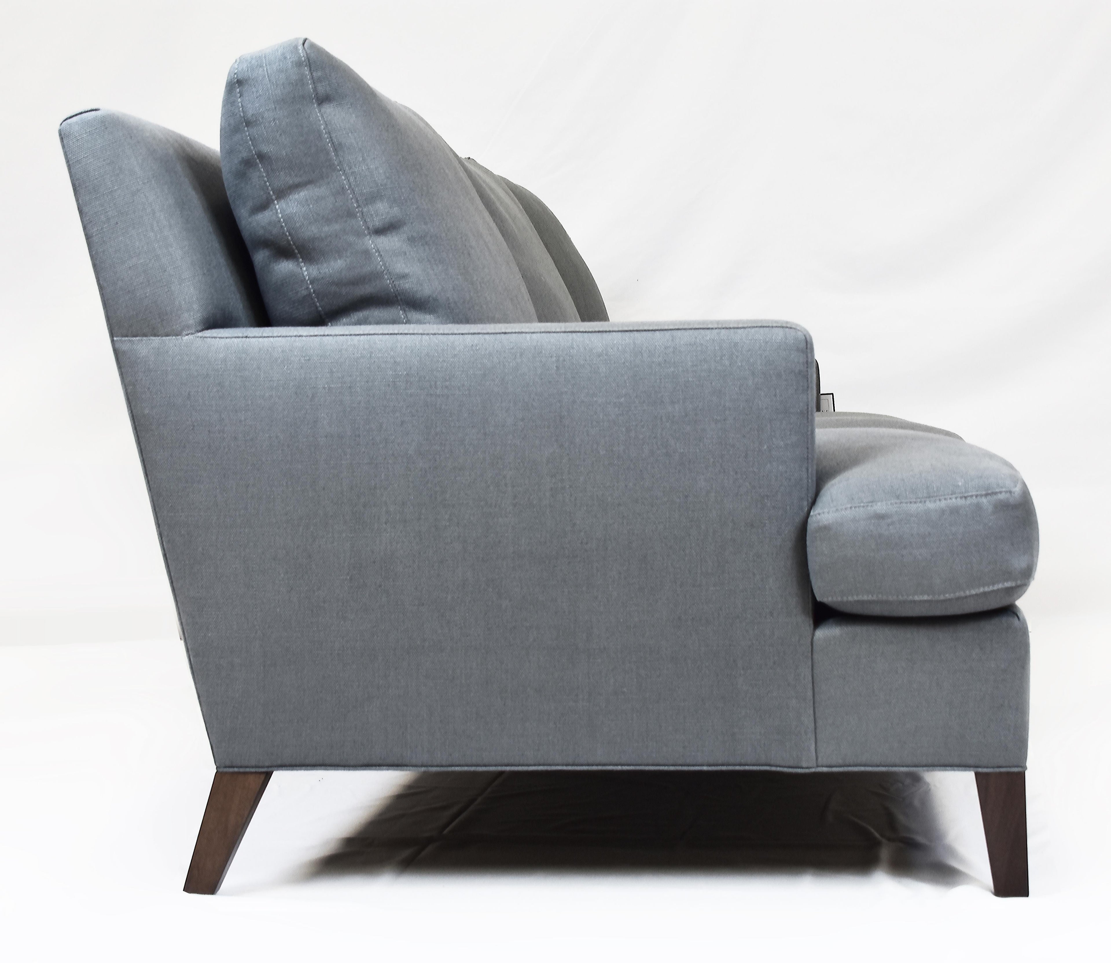 https://a.1stdibscdn.com/le-jeune-upholstery-hollywood-sofa-showroom-model-for-sale-picture-7/f_19743/f_383021221707325787000/DSC_0357_master.JPG