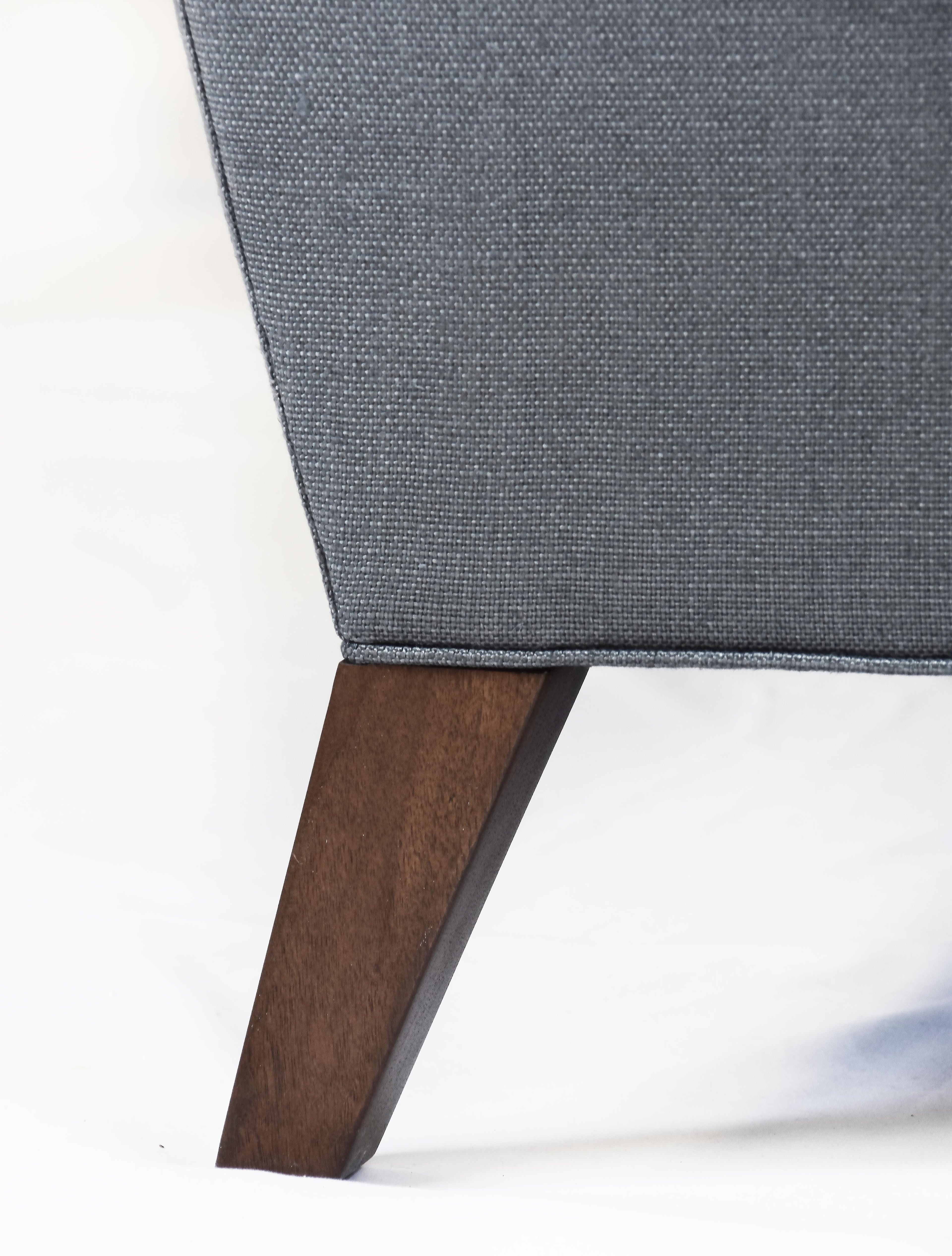 https://a.1stdibscdn.com/le-jeune-upholstery-hollywood-sofa-showroom-model-for-sale-picture-13/f_19743/f_383021221707325526991/DSC_0361_master.JPG