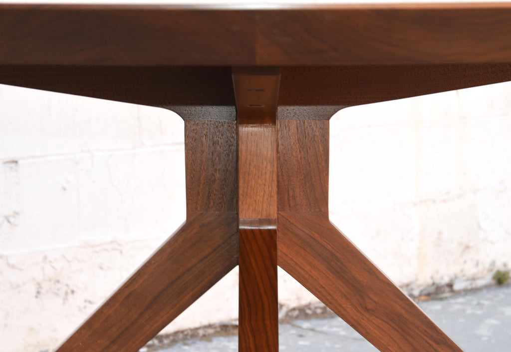 https://a.1stdibscdn.com/sputnik-dining-table-in-solid-walnut-built-to-order-by-petersen-antiques-for-sale-picture-7/f_8065/f_96388111548851052452/DSC_0371_Sputnik_3_master.jpg