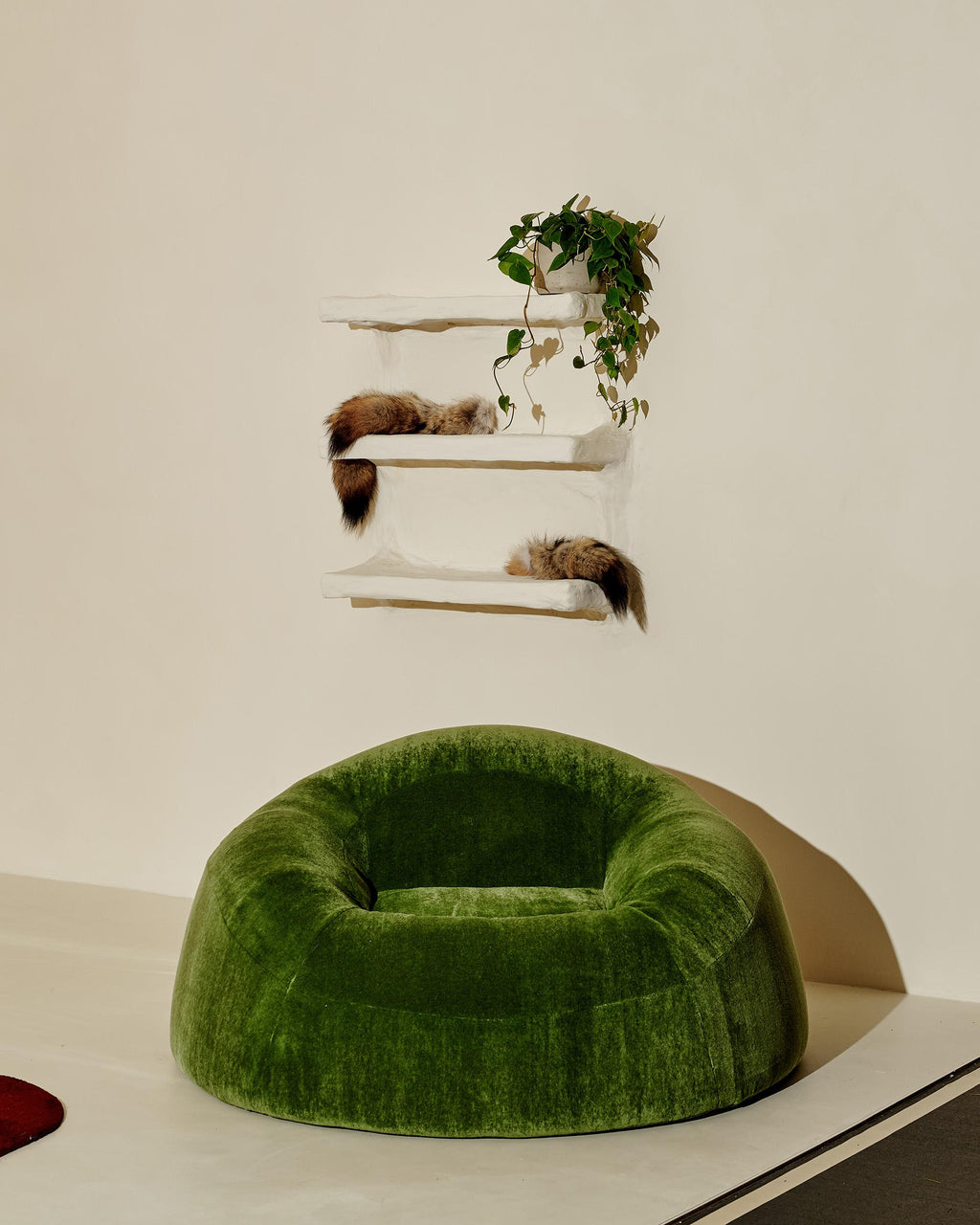 https://a.1stdibscdn.com/the-hill-biomorphic-shape-green-chair-in-mohair-si-vis-pacem-by-stefon-diggs-for-sale-picture-8/f_55372/f_484388421769035914397/DSC_0418_master.jpg