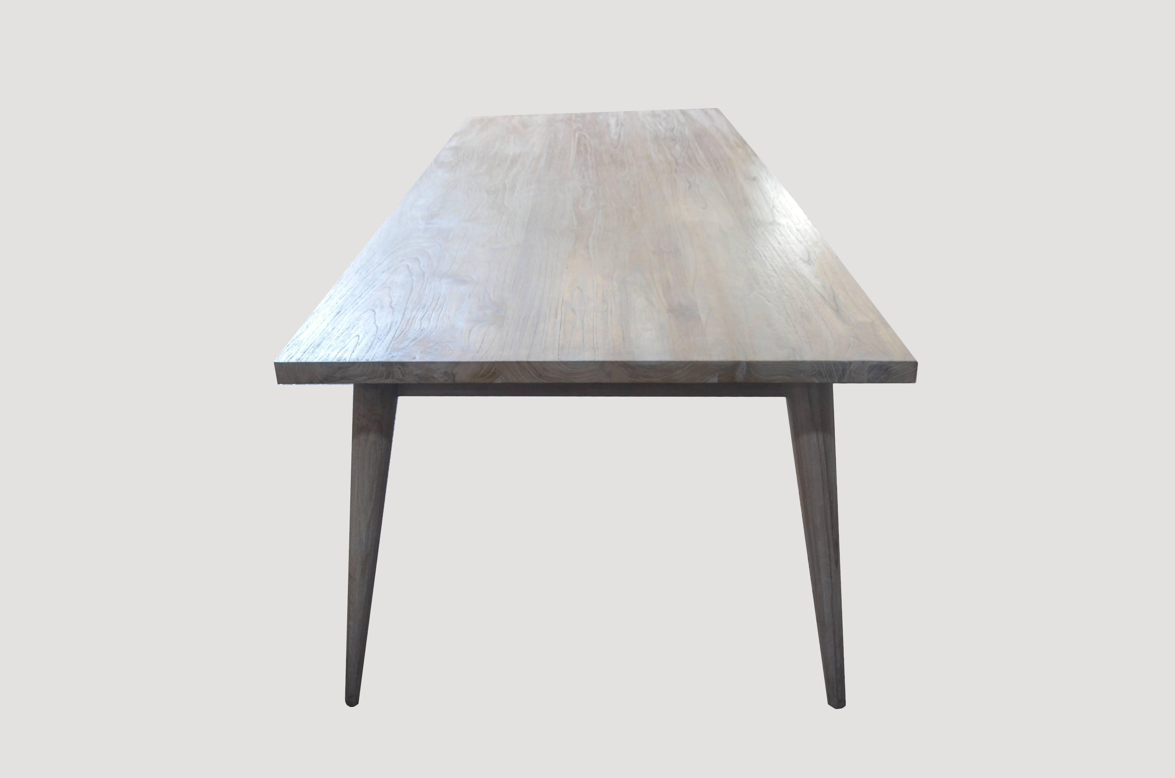 https://a.1stdibscdn.com/andrianna-shamaris-st-bart-white-washed-teak-wood-dining-table-for-sale-picture-2/f_10806/f_238761021621626326474/DSC_0677_master.jpg