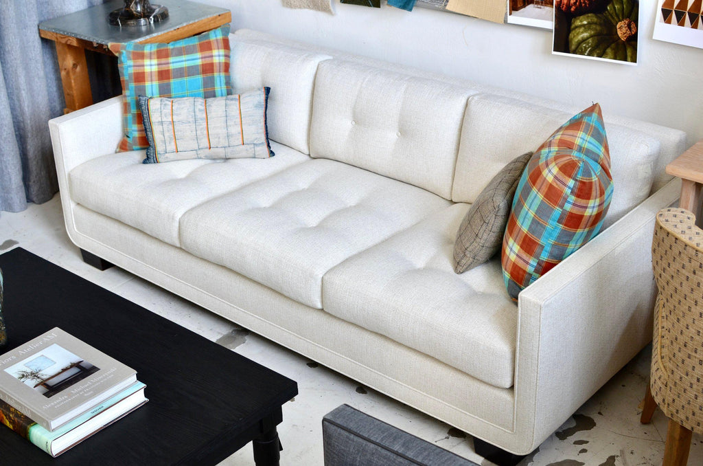 https://a.1stdibscdn.com/modern-streamline-tufted-sofa-with-curved-frame-detail-by-martin-brockett-for-sale-picture-4/f_50711/f_373666921701473611419/DSC_0760_Copy_master.jpg