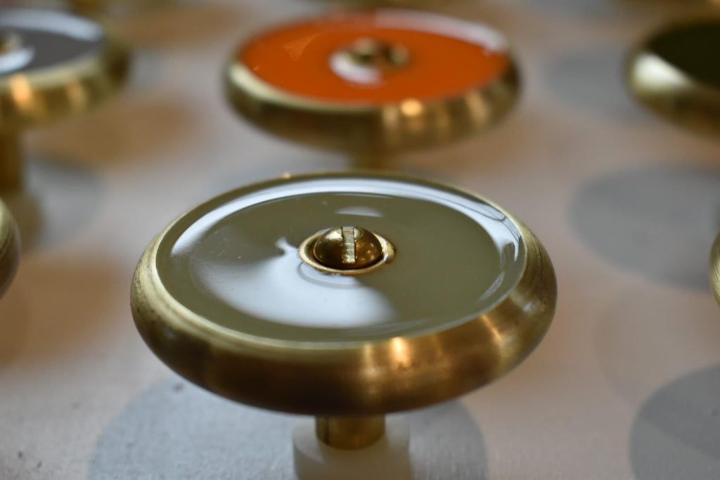 https://a.1stdibscdn.com/cabinet-drawer-pulls-by-daughter-mfg-for-sale-picture-4/f_90532/f_393465521713556190413/DSC_0873_master.jpeg