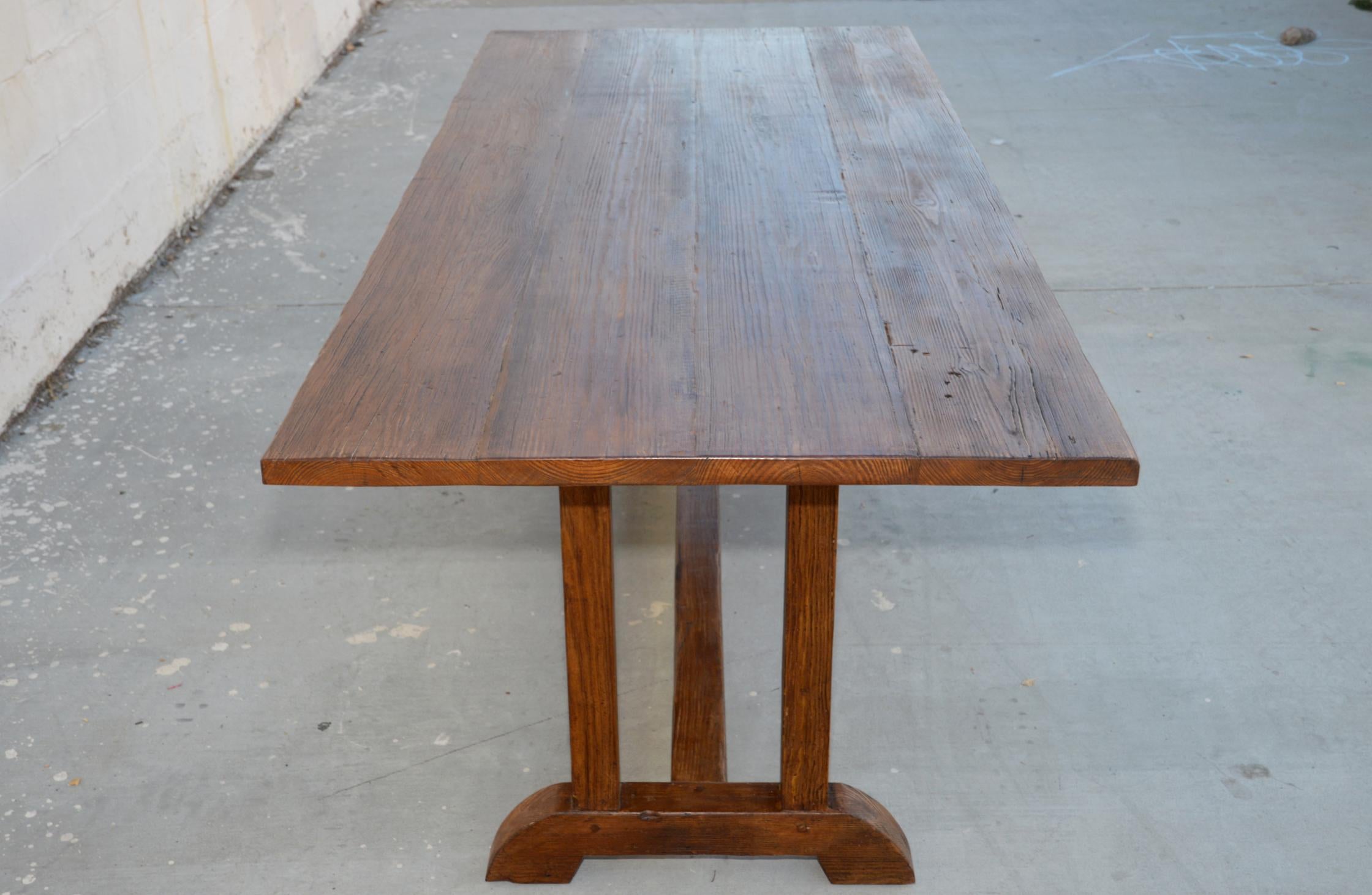 https://a.1stdibscdn.com/dining-table-made-from-vintage-heart-pine-built-to-order-by-petersen-antiques-for-sale-picture-4/f_8065/f_133678111547750165986/DSC_0911_master.jpg