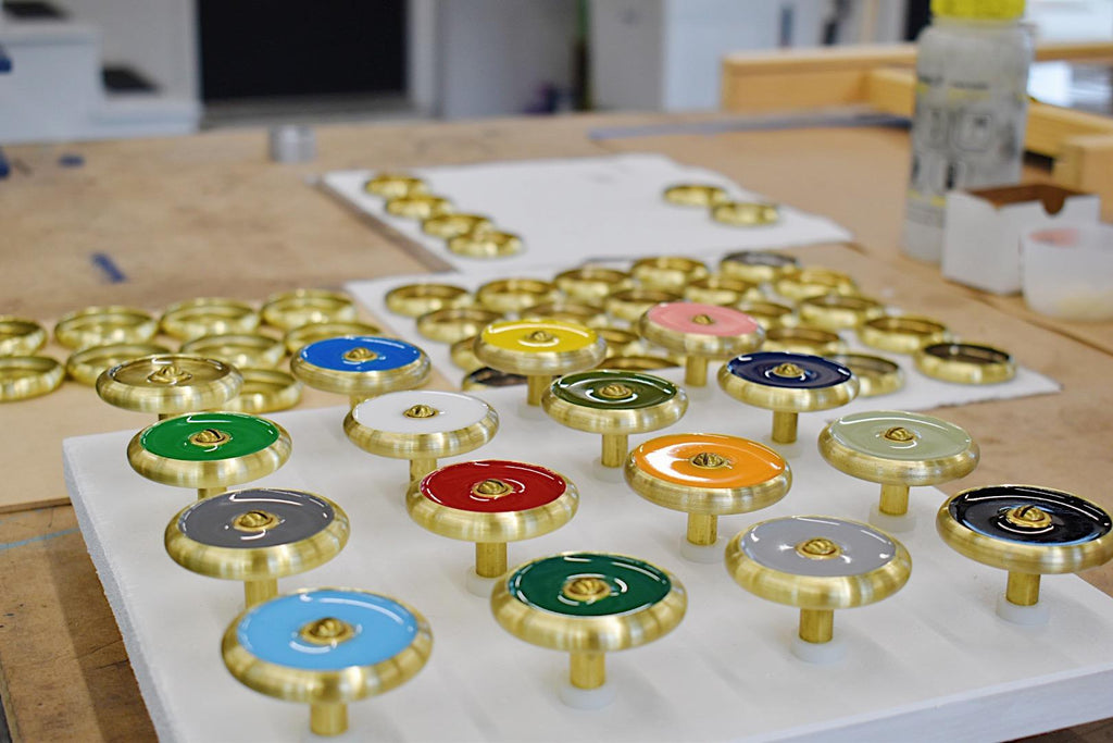 https://a.1stdibscdn.com/cabinet-drawer-pulls-by-daughter-mfg-for-sale-picture-2/f_90532/f_393465521713556133778/DSC_0962_VSCO_master.jpeg