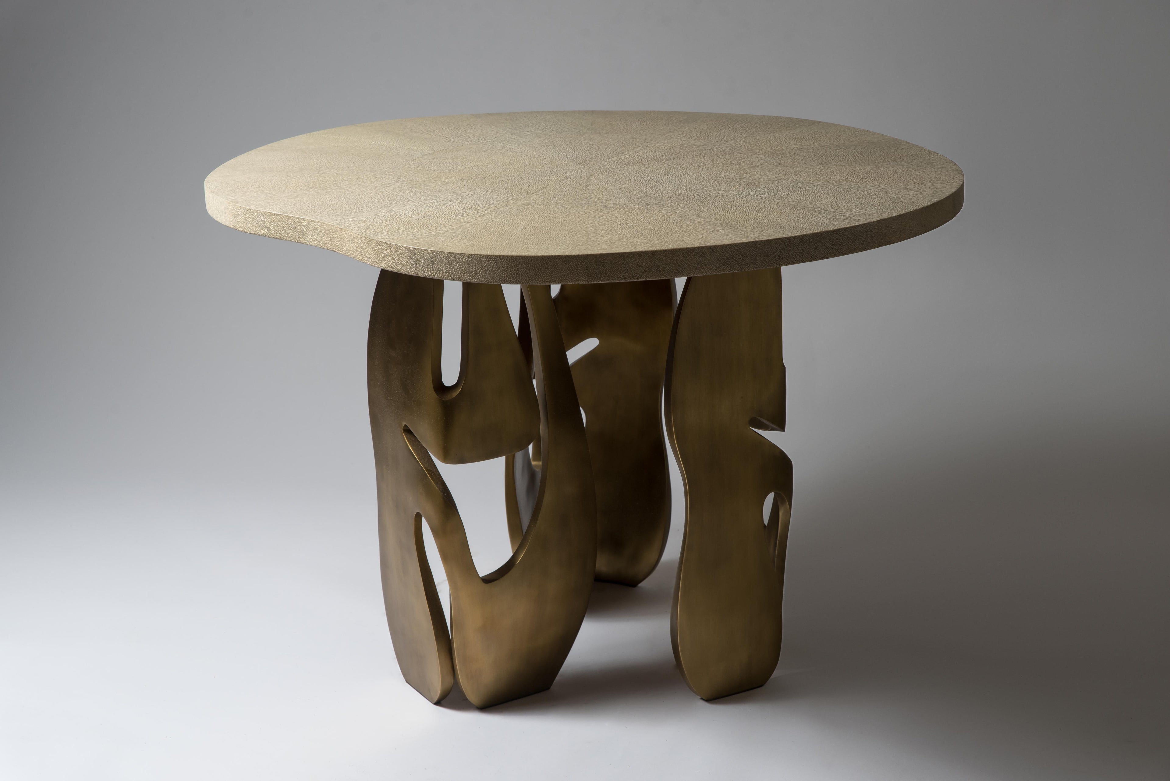 https://a.1stdibscdn.com/shagreen-breakfast-table-with-sculptural-brass-legs-by-r-y-augousti-for-sale-picture-3/f_45491/f_284092521651027041337/DSC_0985_master.jpg