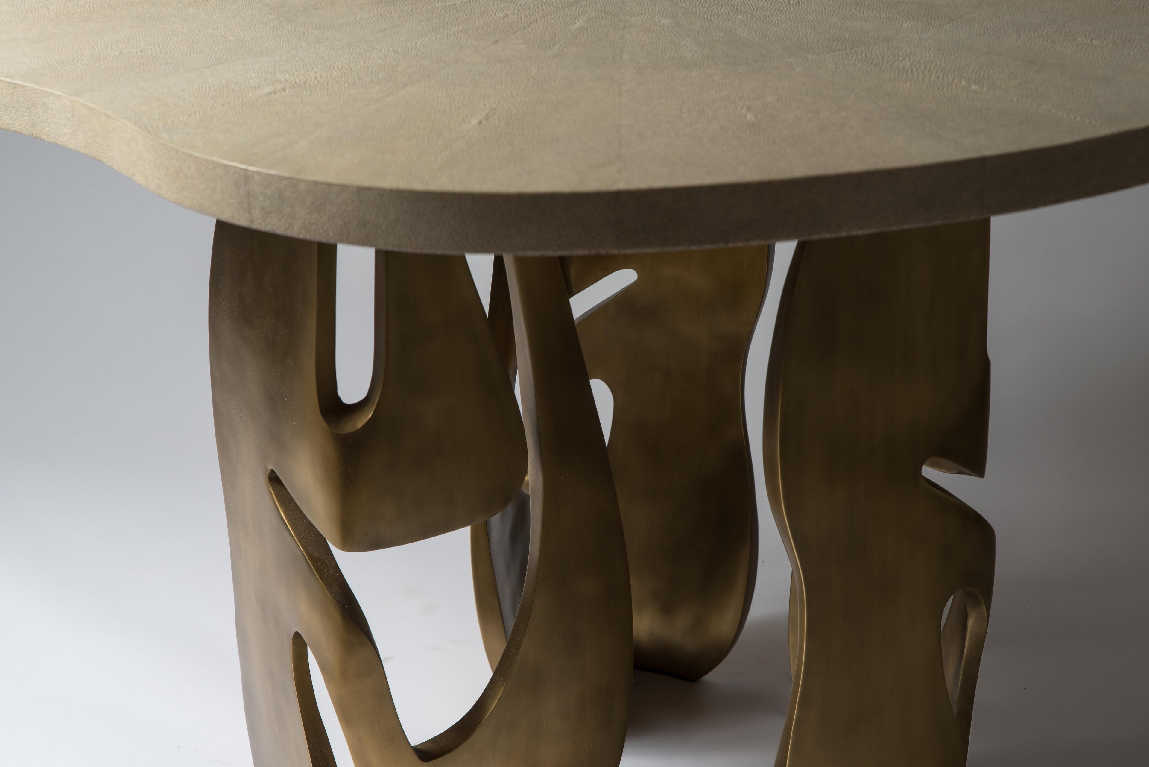 https://a.1stdibscdn.com/shagreen-breakfast-table-with-sculptural-brass-legs-by-r-y-augousti-for-sale-picture-9/f_45491/f_284092521651027030765/DSC_0986_master.jpg
