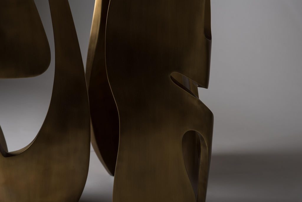 https://a.1stdibscdn.com/shagreen-breakfast-table-with-sculptural-brass-legs-by-r-y-augousti-for-sale-picture-10/f_45491/f_284092521651027035310/DSC_1009_master.jpg