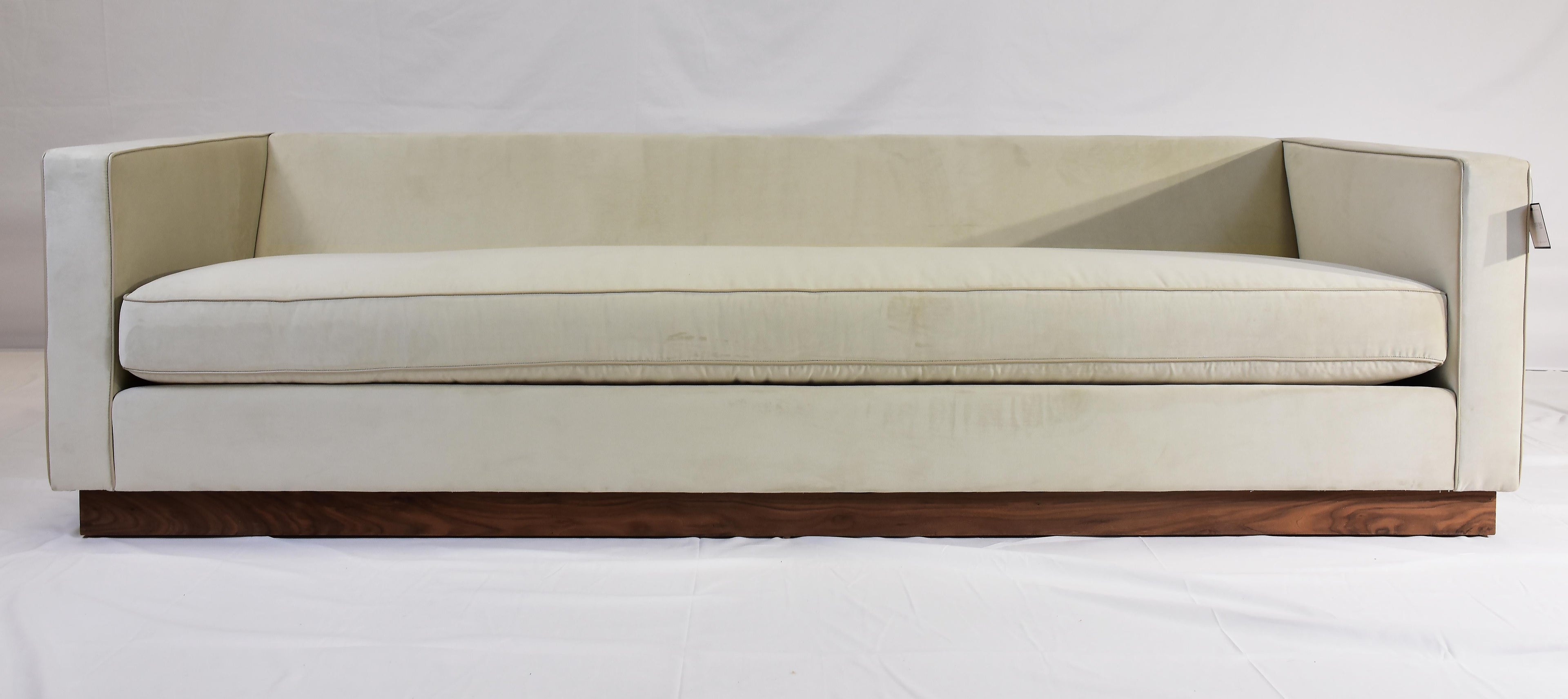 https://a.1stdibscdn.com/le-jeune-upholstery-shaker-3-seat-sofa-showroom-model-for-sale-picture-5/f_19743/f_386321121709171057218/DSC_1054_master.JPG
