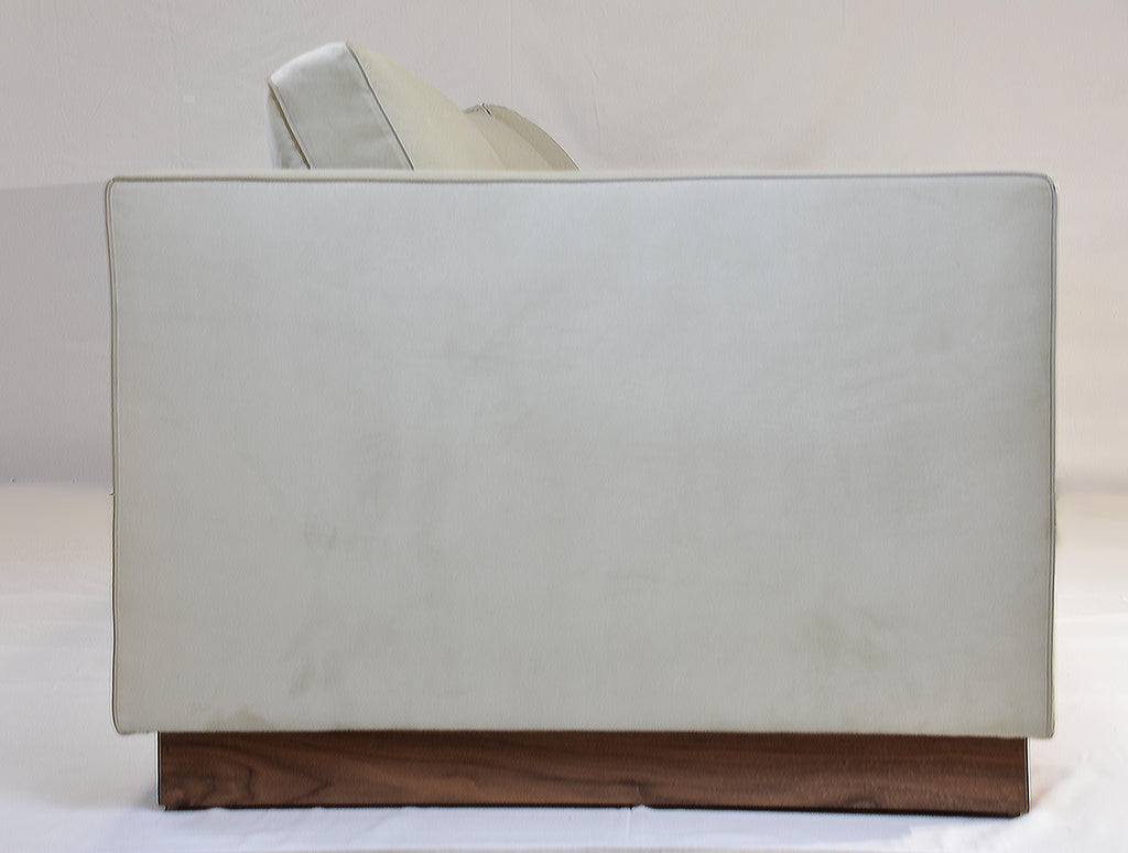 https://a.1stdibscdn.com/le-jeune-upholstery-shaker-3-seat-sofa-showroom-model-for-sale-picture-9/f_19743/f_386321121709171055603/DSC_1067_master.JPG