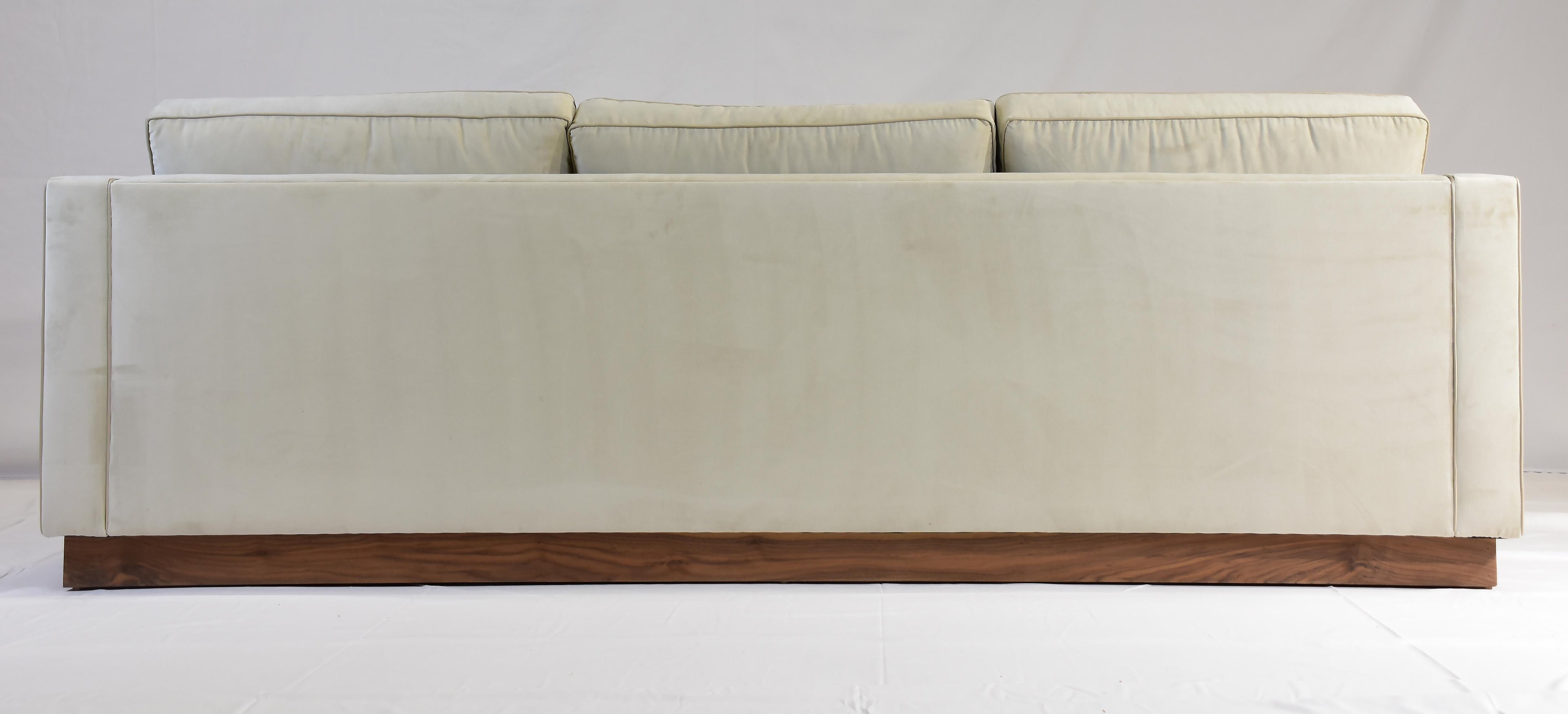 https://a.1stdibscdn.com/le-jeune-upholstery-shaker-3-seat-sofa-showroom-model-for-sale-picture-7/f_19743/f_386321121709171052678/DSC_1088_master.JPG