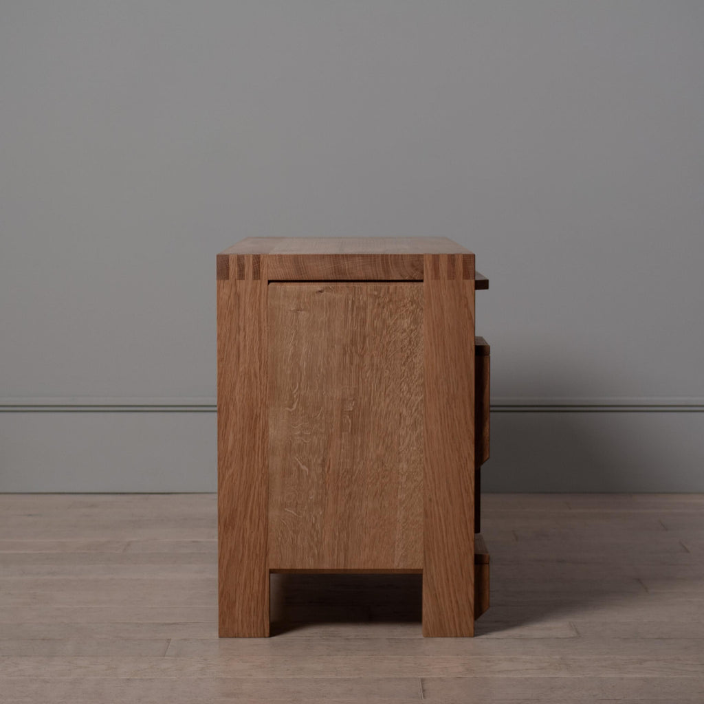 https://a.1stdibscdn.com/handcrafted-oak-cabinet-sideboard-for-sale-picture-10/f_12322/f_475911921763489720627/DSC_1285_master.jpg