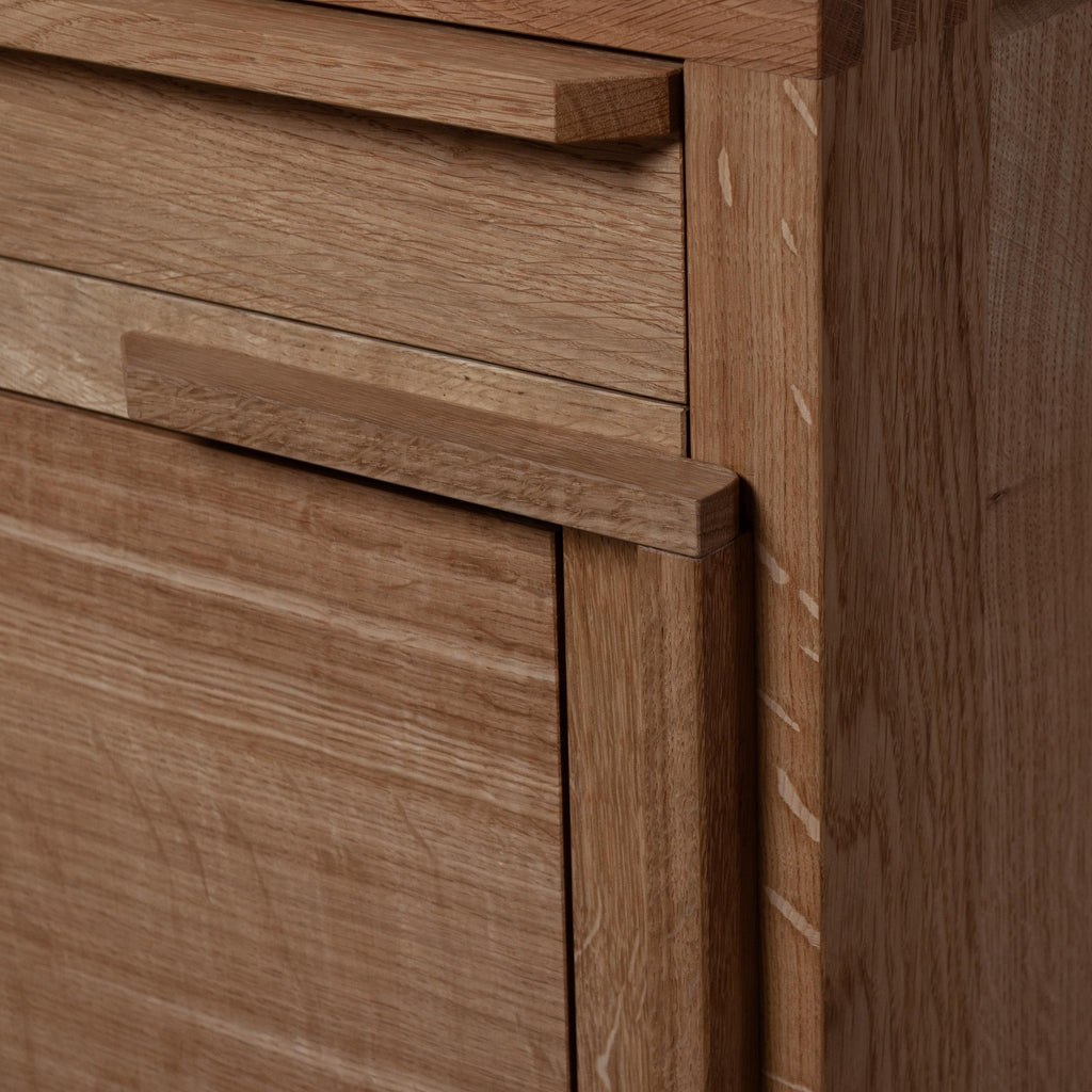 https://a.1stdibscdn.com/handcrafted-oak-cabinet-sideboard-for-sale-picture-5/f_12322/f_475911921763489691389/DSC_1320_master.jpg