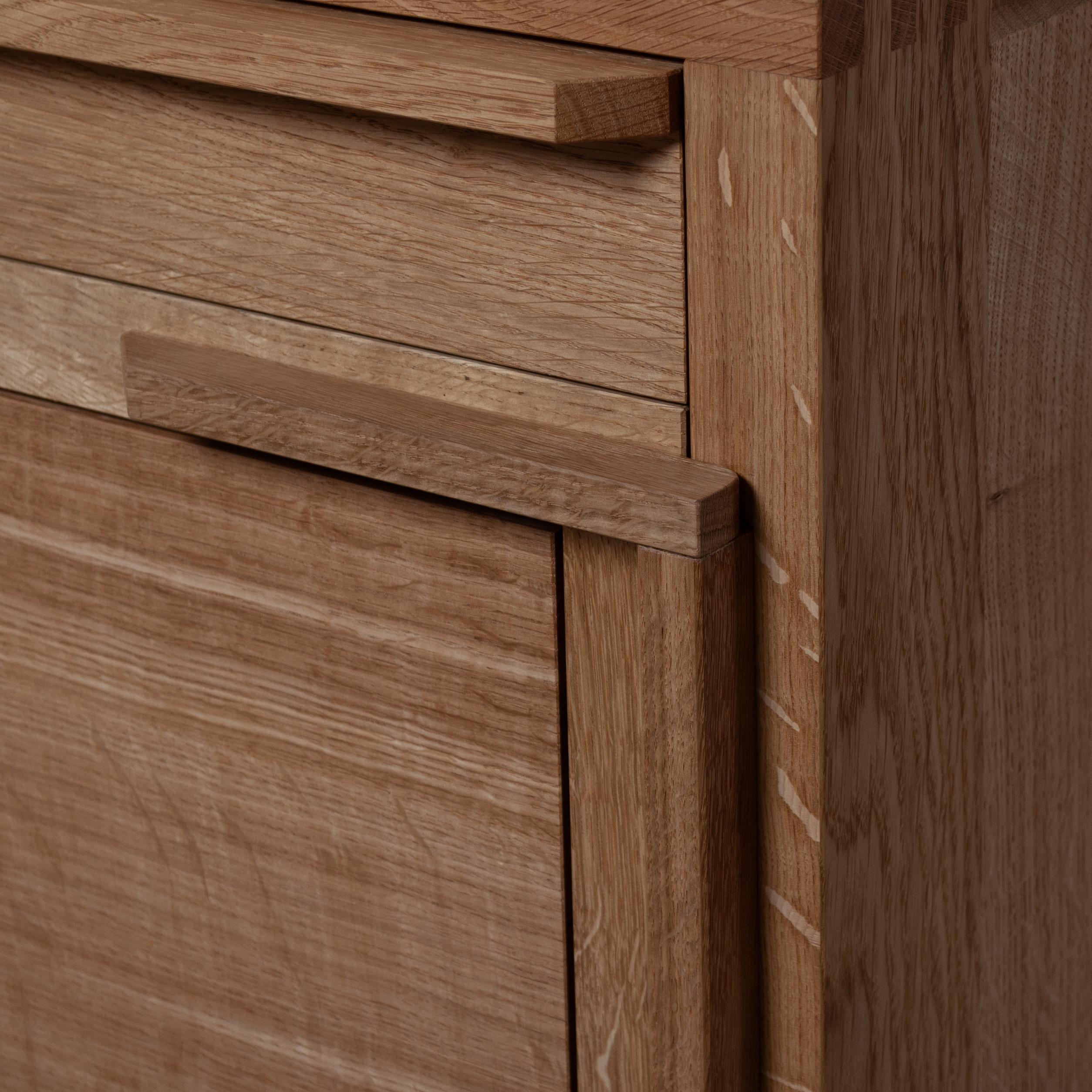 https://a.1stdibscdn.com/handcrafted-oak-cabinet-sideboard-for-sale-picture-5/f_12322/f_475911921763489691389/DSC_1320_master.jpg