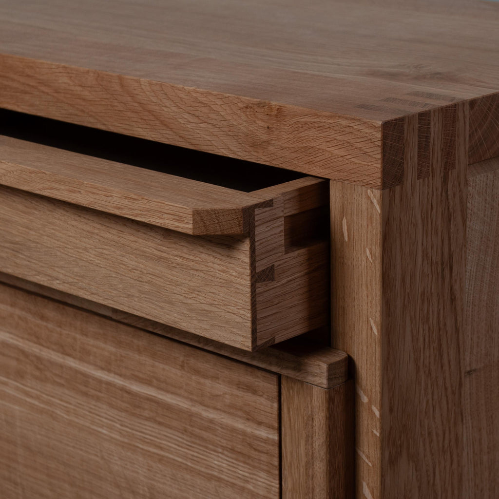 https://a.1stdibscdn.com/handcrafted-oak-cabinet-sideboard-for-sale-picture-6/f_12322/f_475911921763489691218/DSC_1321_master.jpg