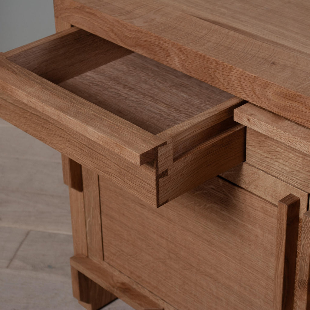 https://a.1stdibscdn.com/handcrafted-oak-cabinet-sideboard-for-sale-picture-7/f_12322/f_475911921763489691358/DSC_1323_master.jpg